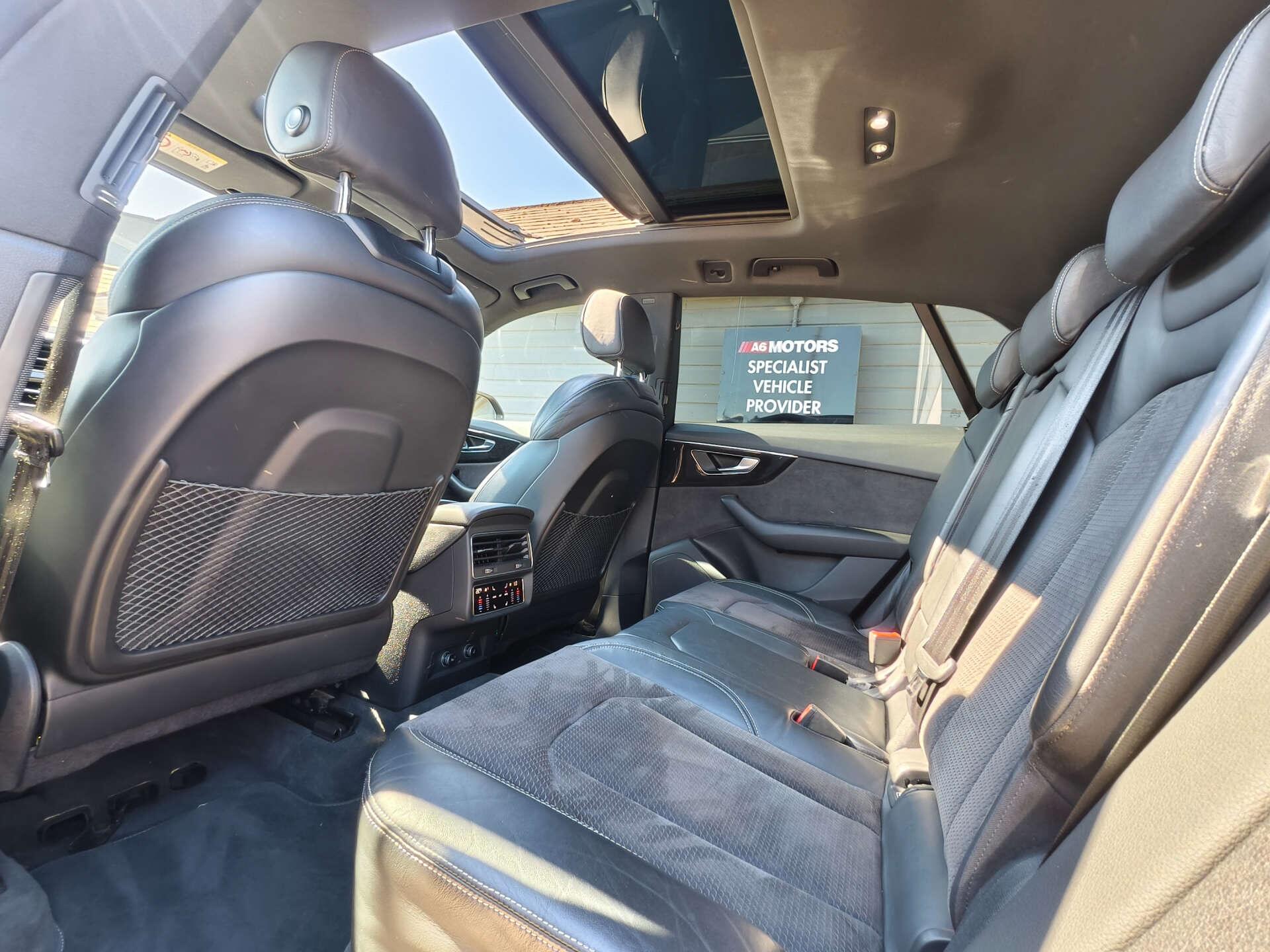 Audi Q8 view 29