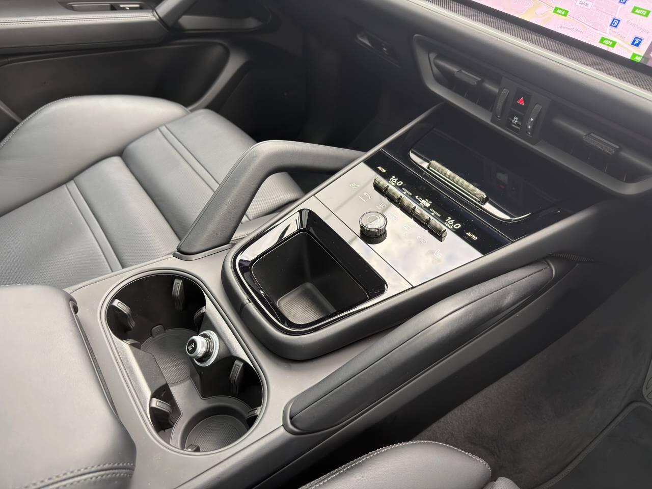 Porsche Cayenne view 26