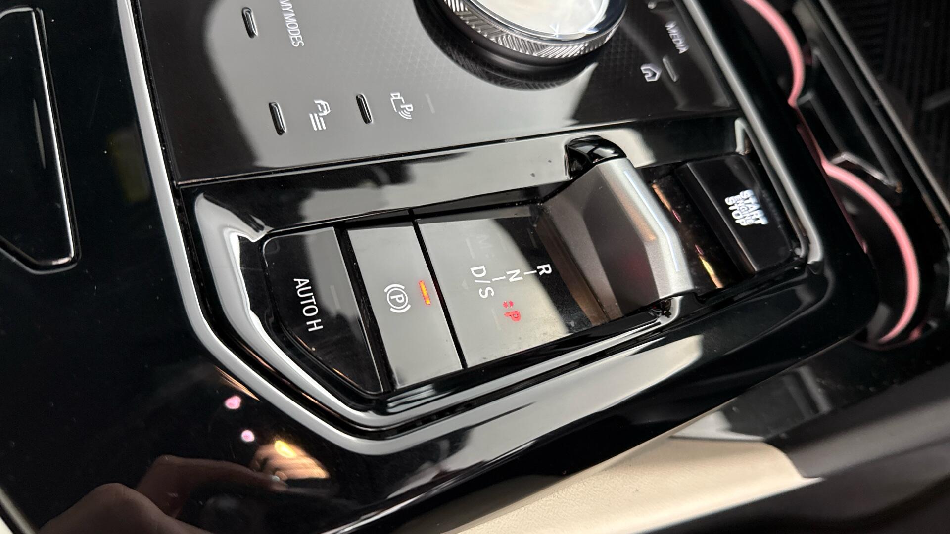 BMW 5 Series view 19
