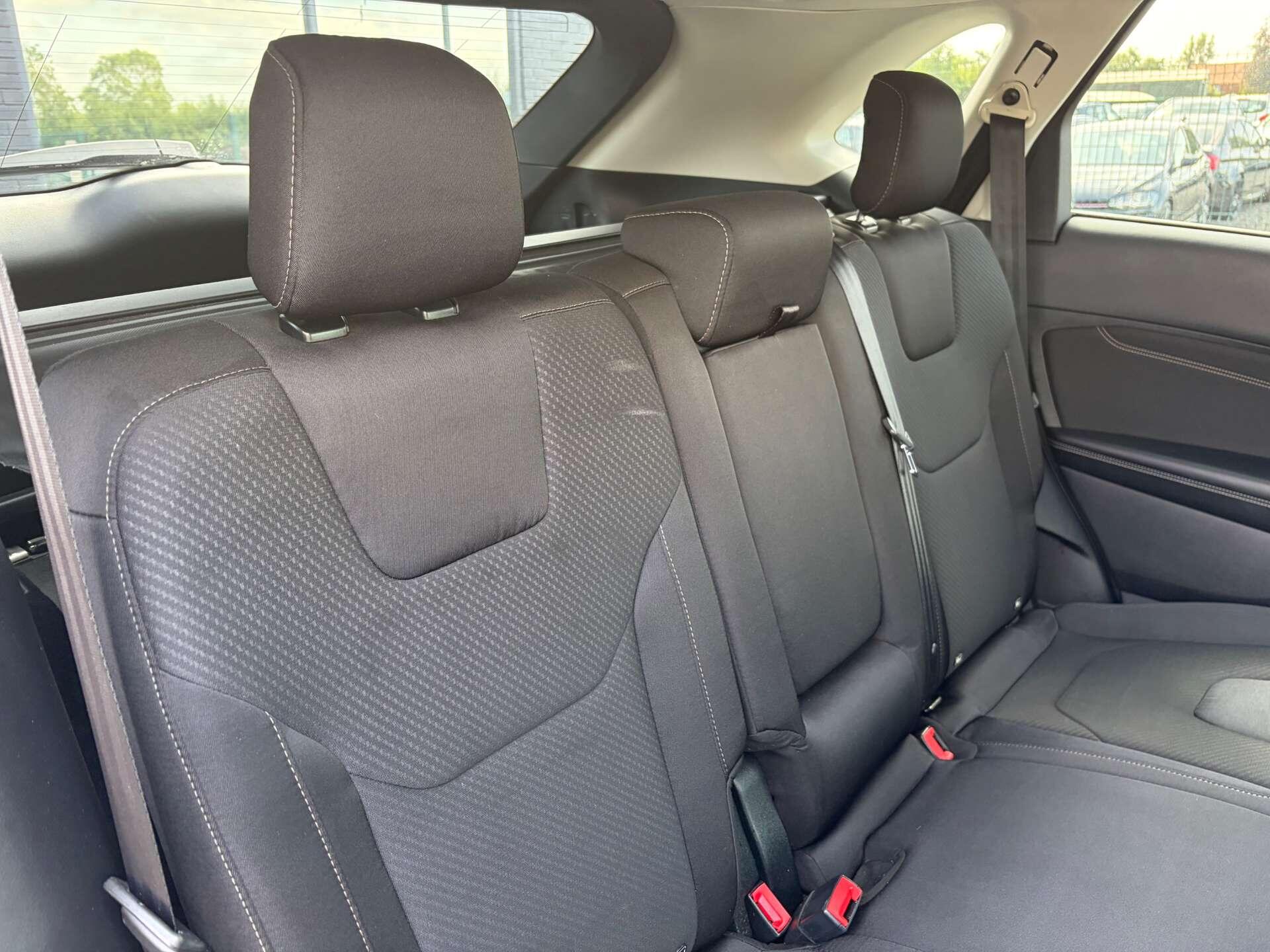 Ford Edge view 31