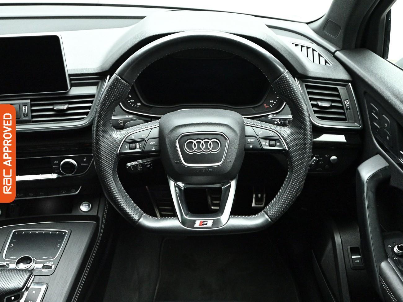 Audi Q5 view 9