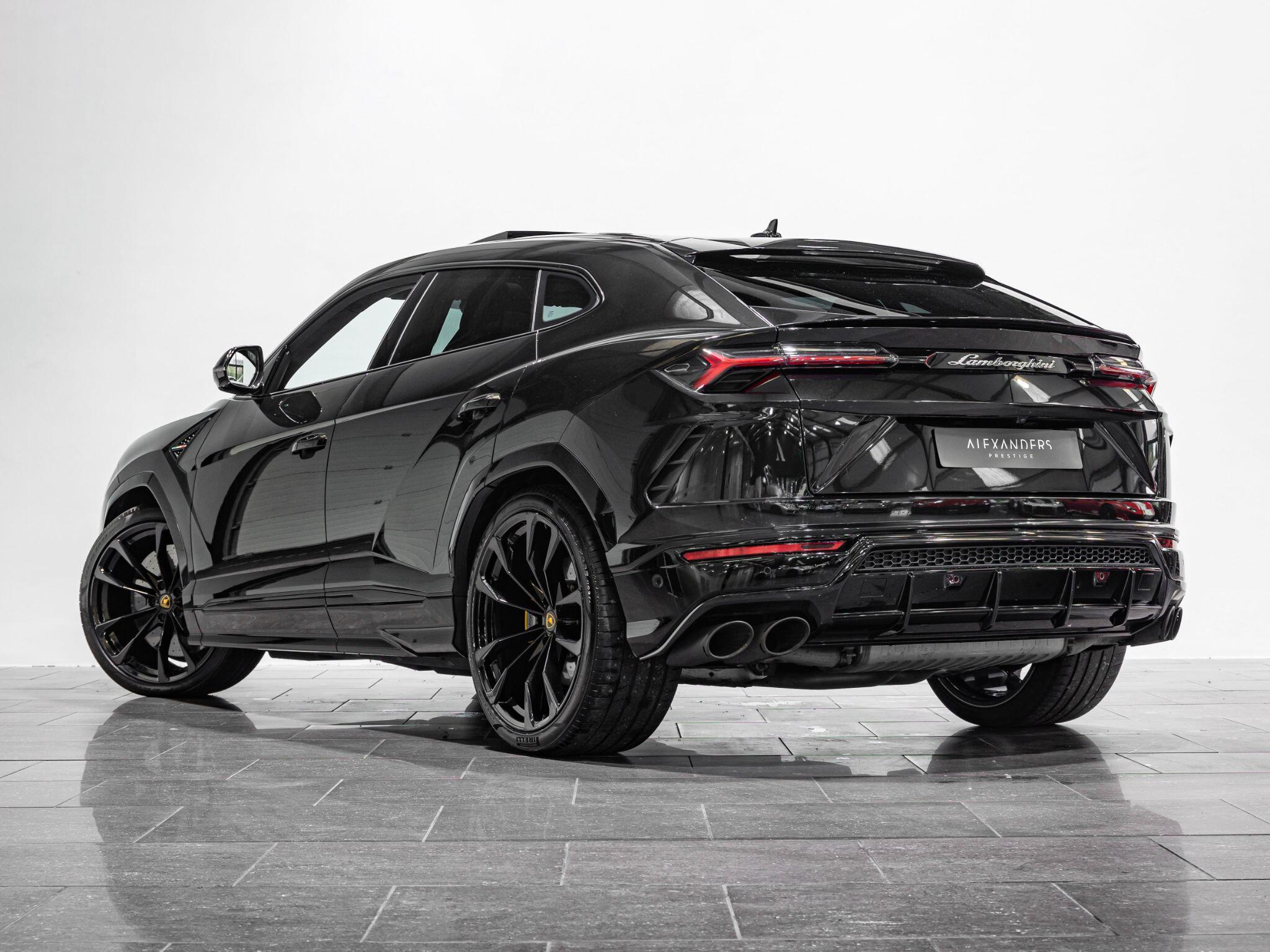 Lamborghini Urus view 9