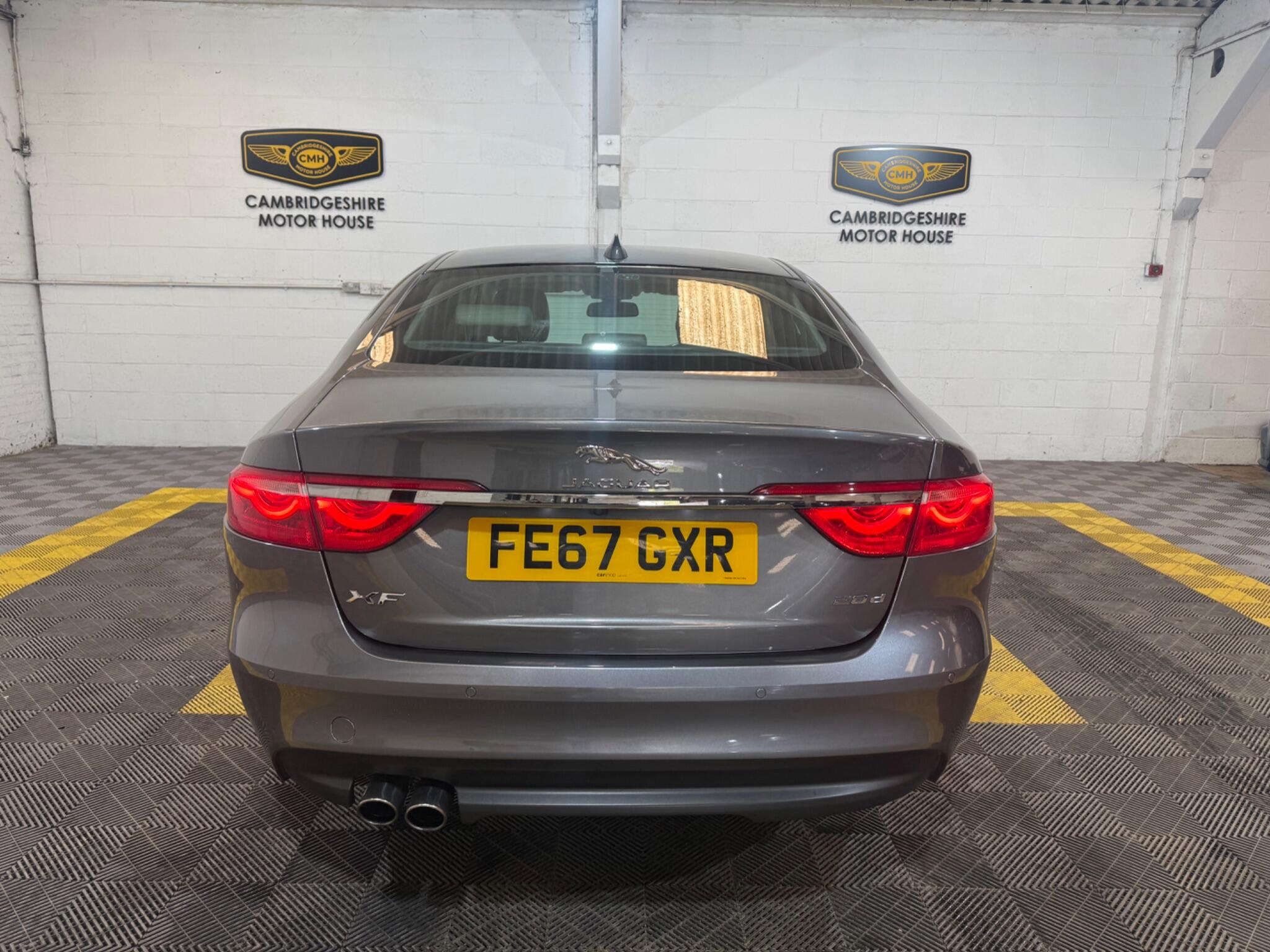 Jaguar XF view 12