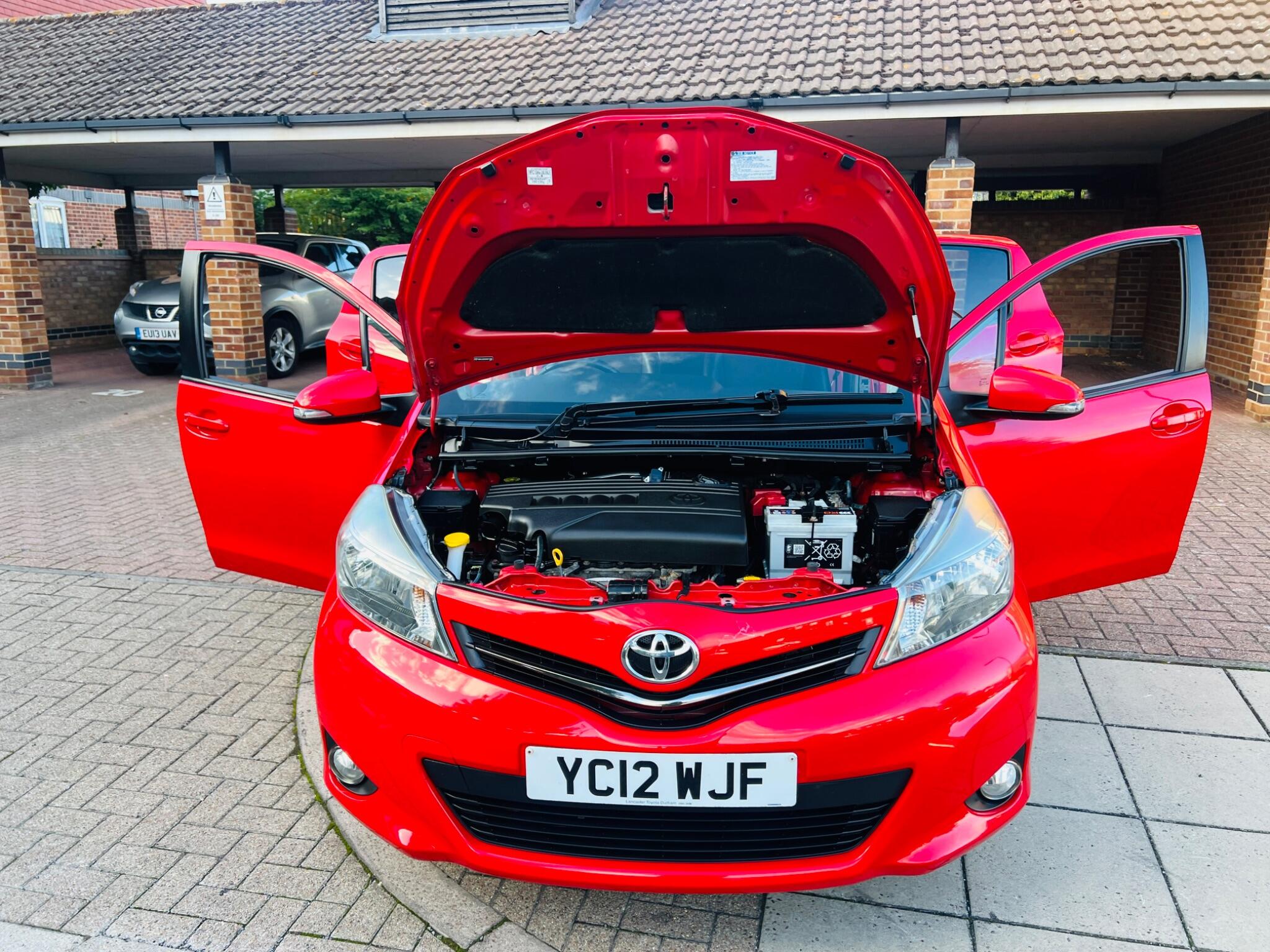 Toyota Yaris view 3