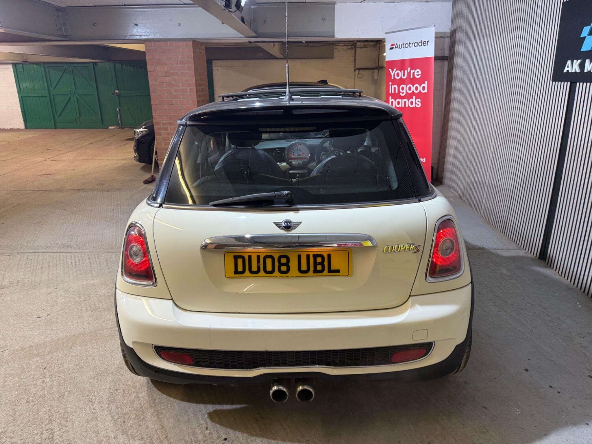 2008 MINI Hatch image 12