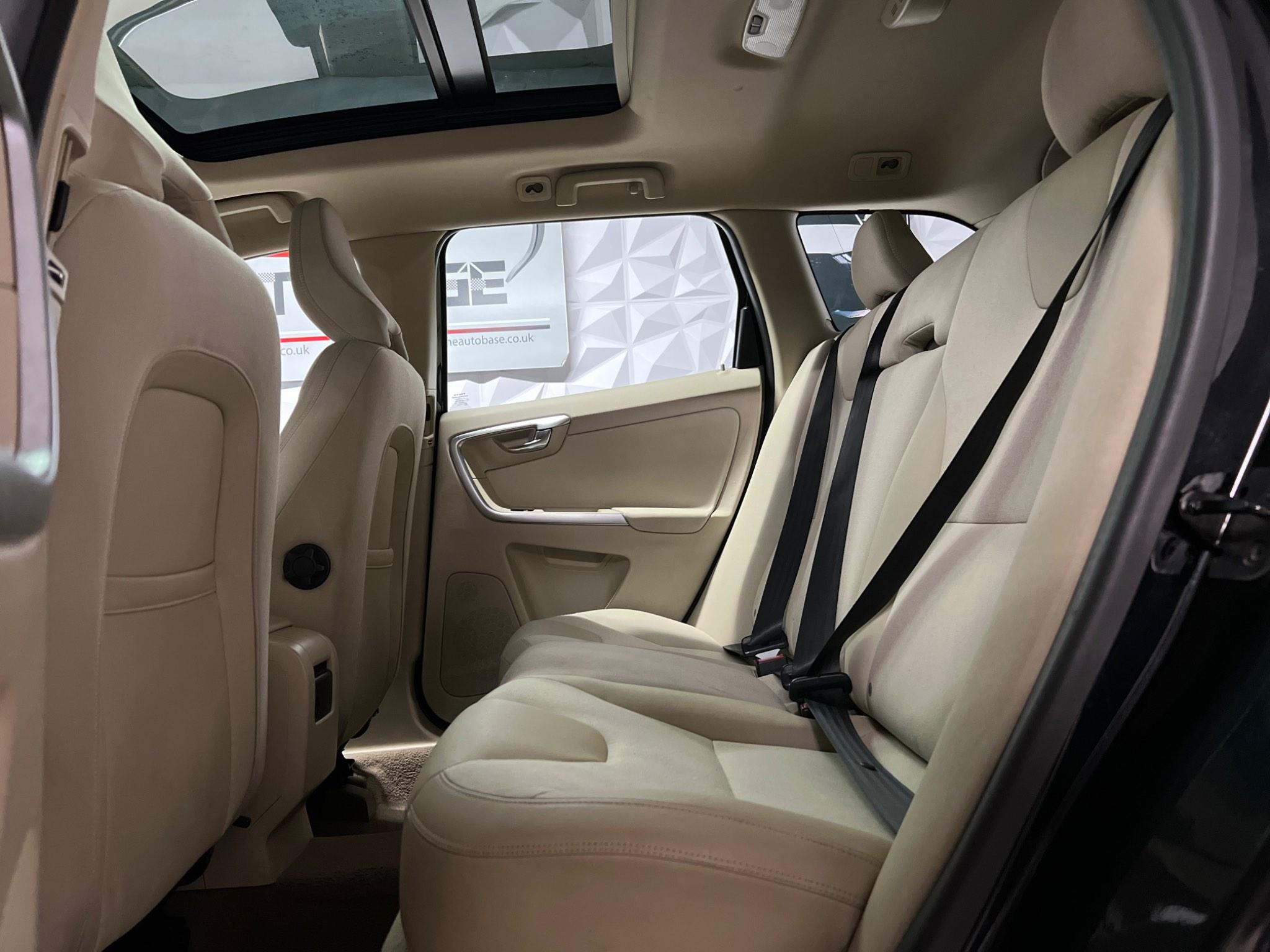 Volvo XC60 view 18