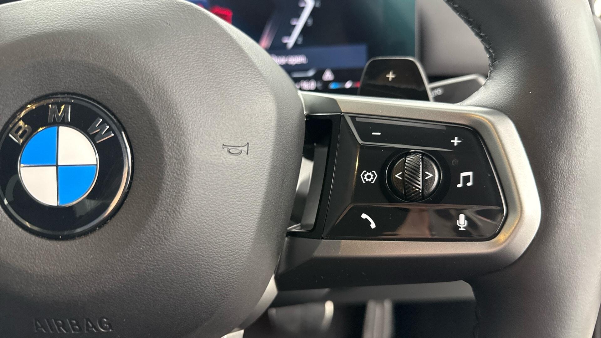 BMW 5 Series view 19