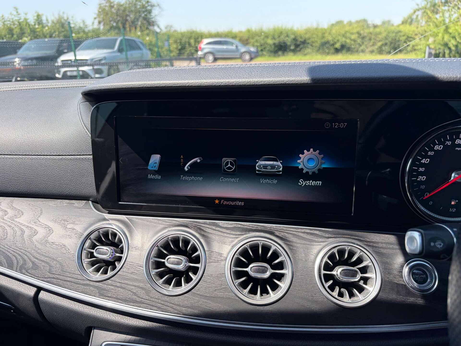 Mercedes-Benz E Class view 39