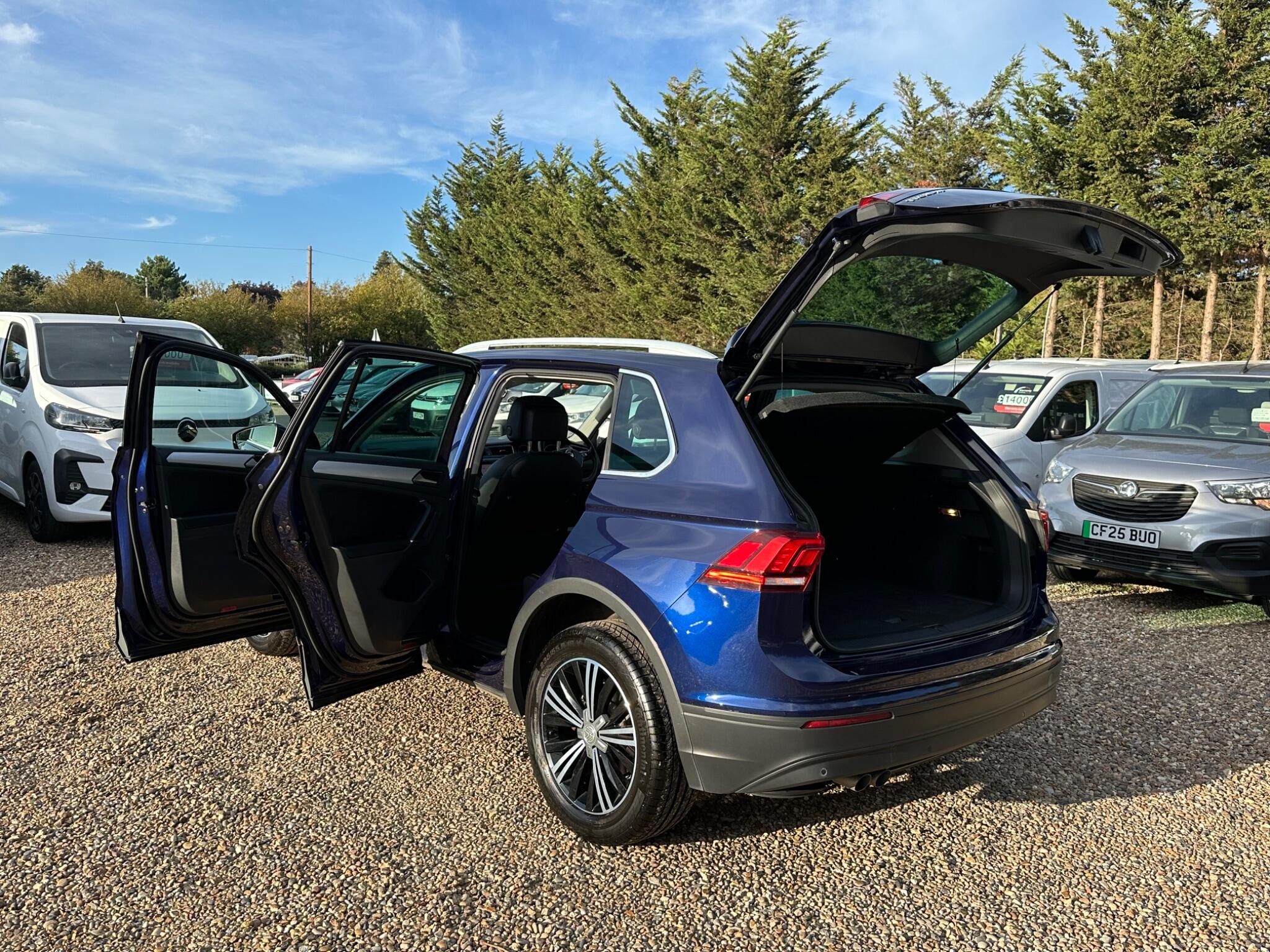 Volkswagen Tiguan view 24