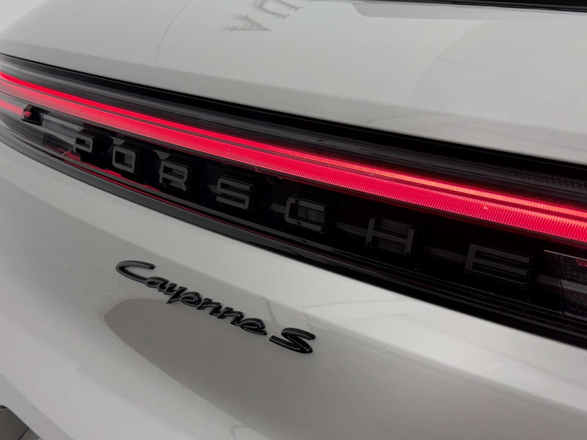Porsche Cayenne view 27