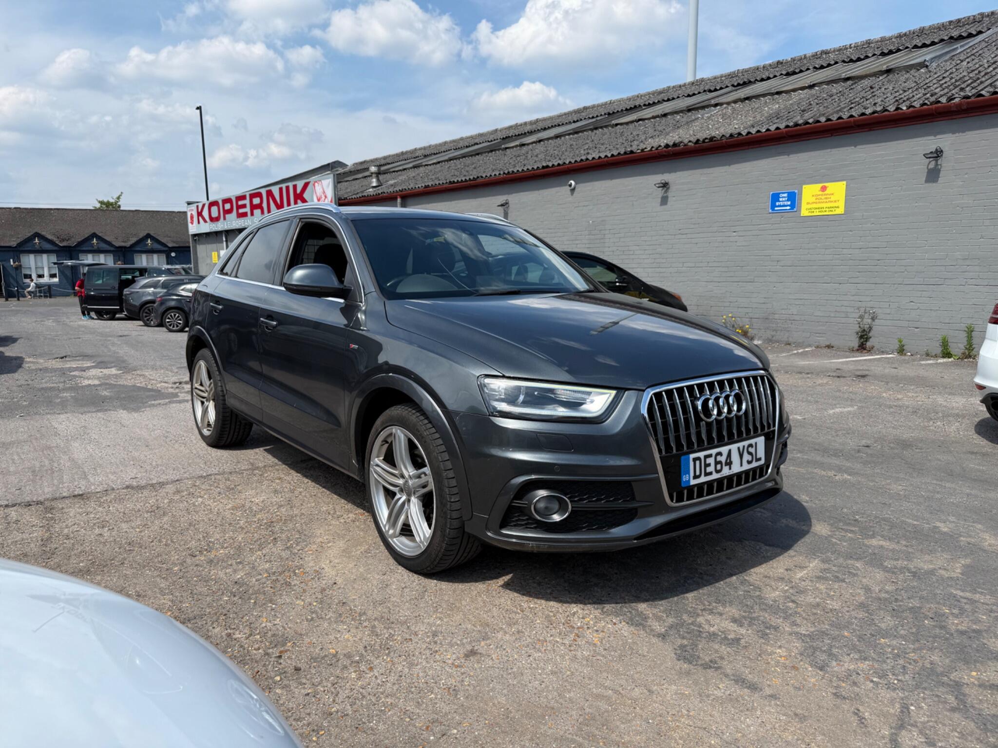 Audi Q3 view 3
