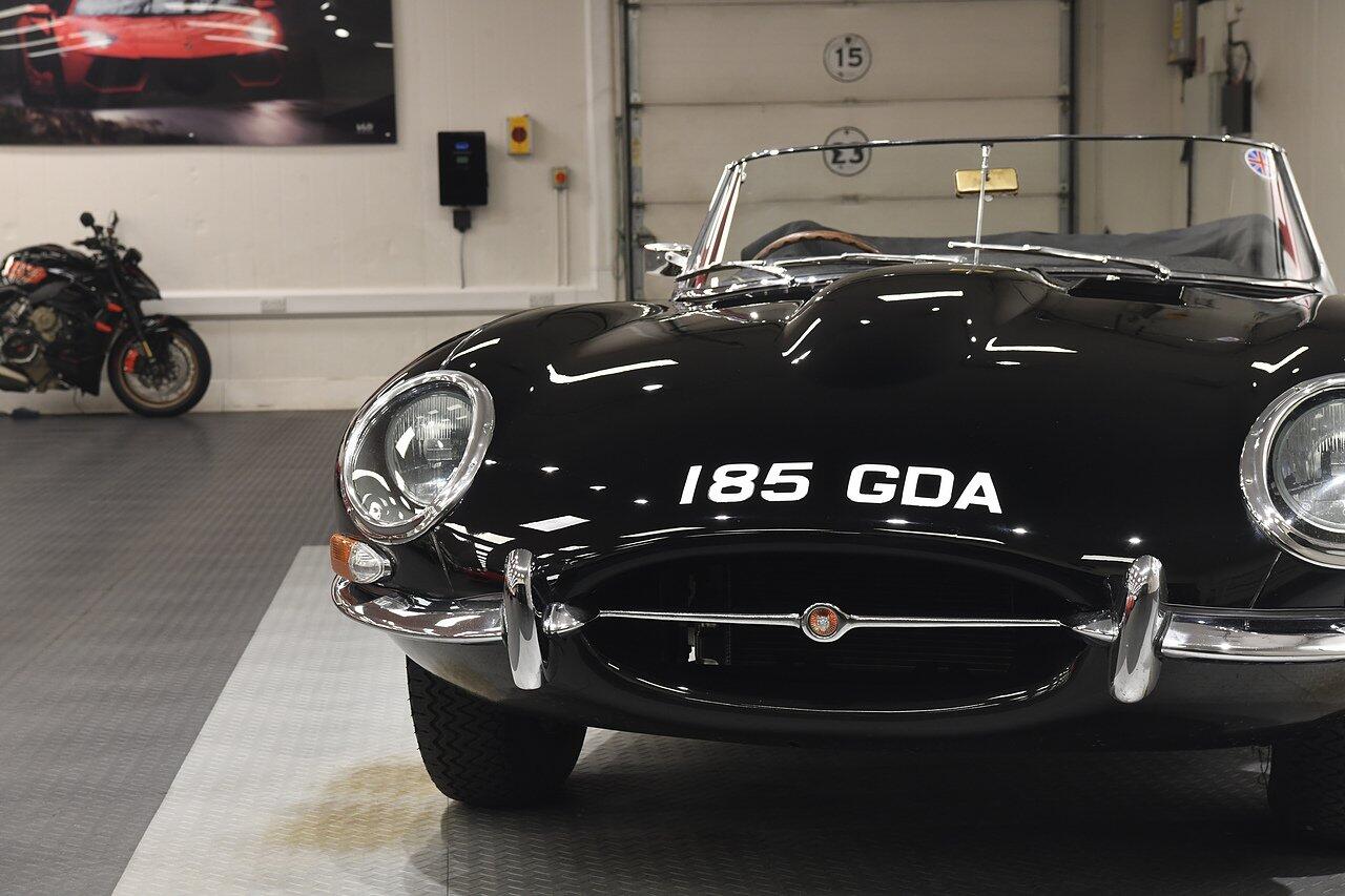Jaguar E-Type view 22