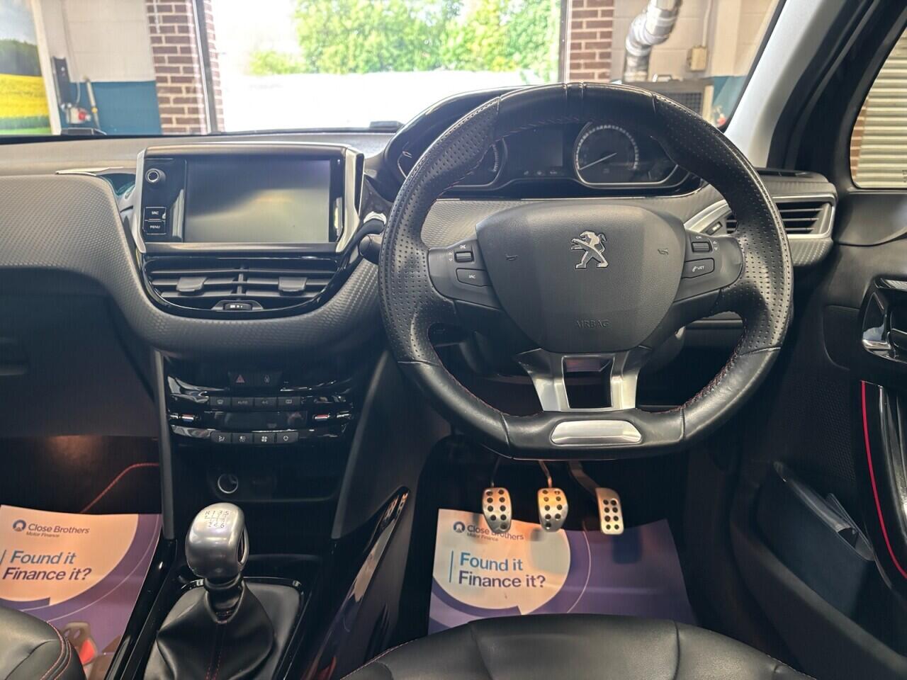 Peugeot 2008 view 16