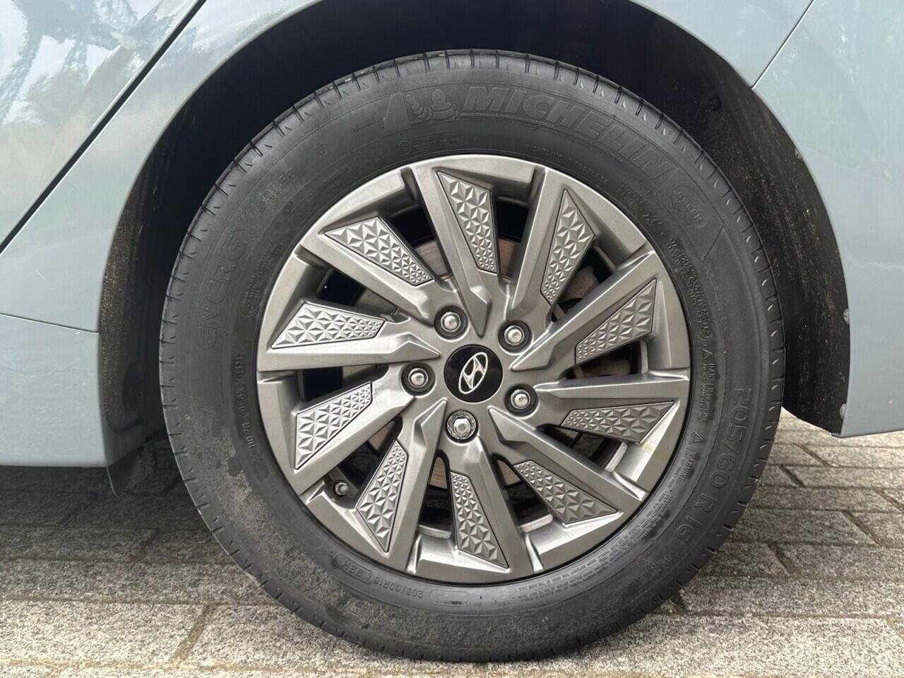 Hyundai Ioniq view 15