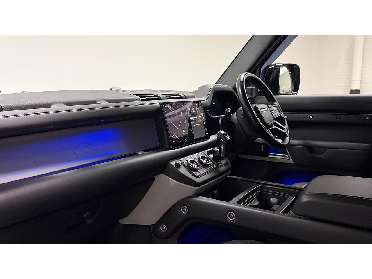 Land Rover Defender view 25
