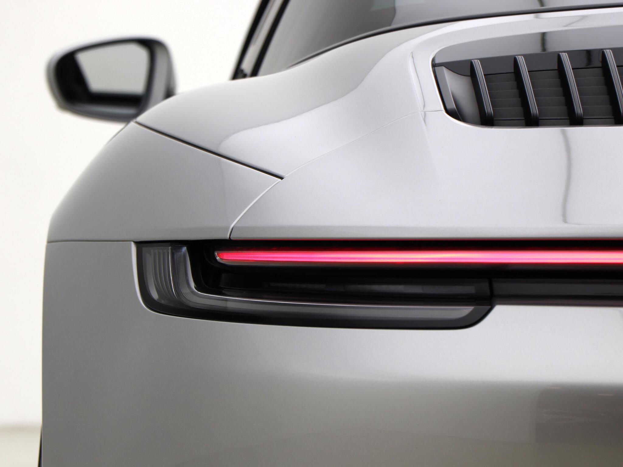 Porsche 911 view 19