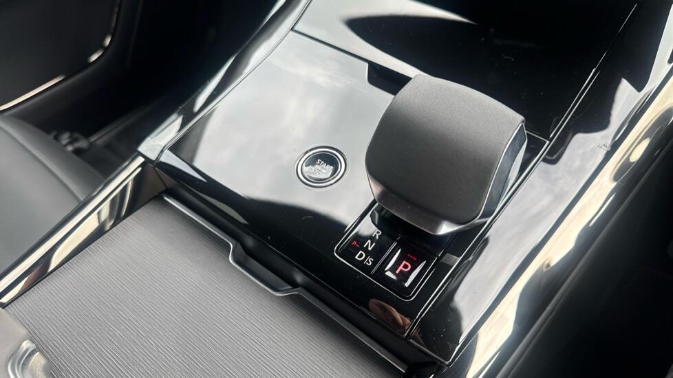 Land Rover Range Rover Sport view 13