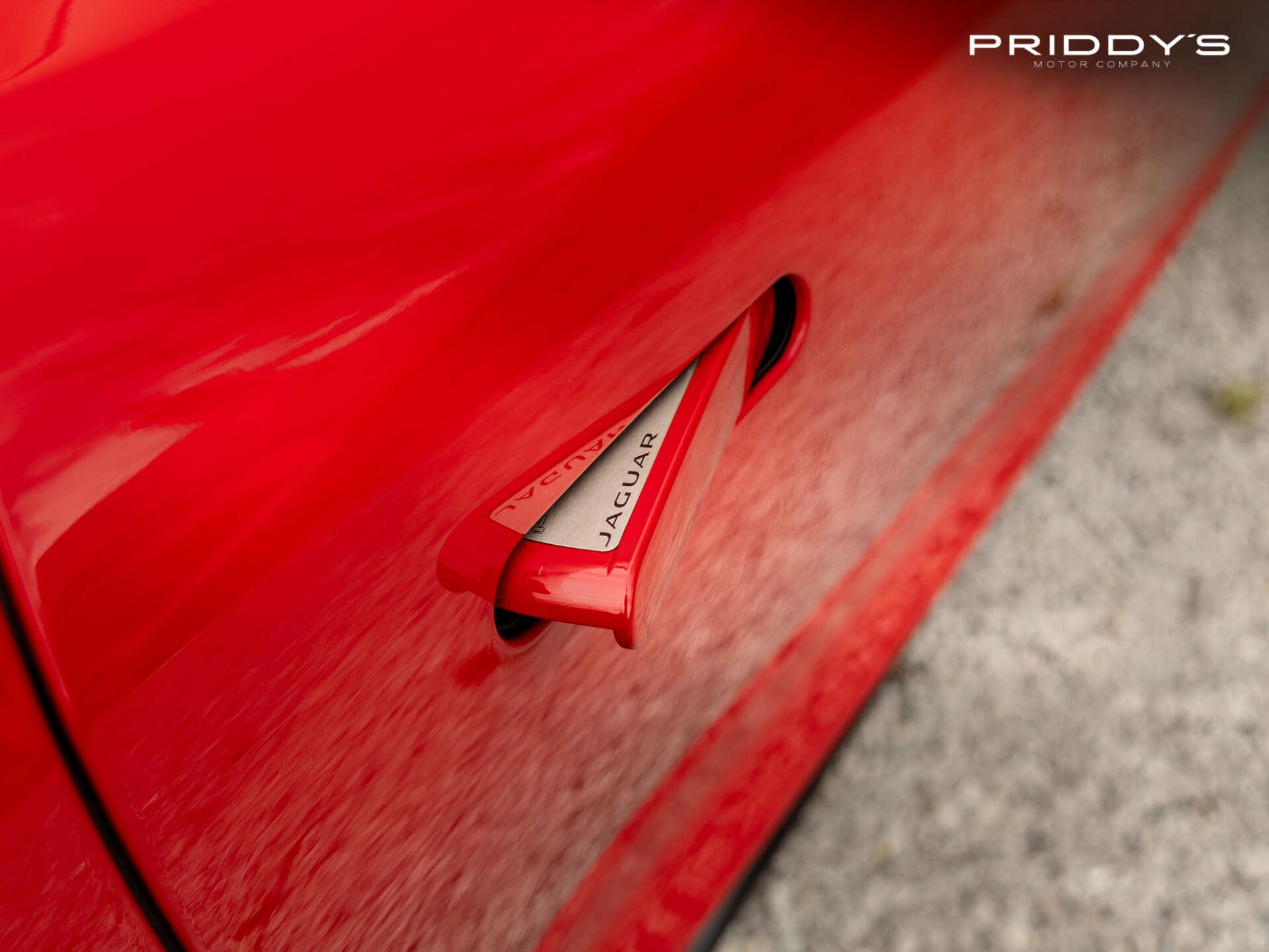 Jaguar F-Type view 9