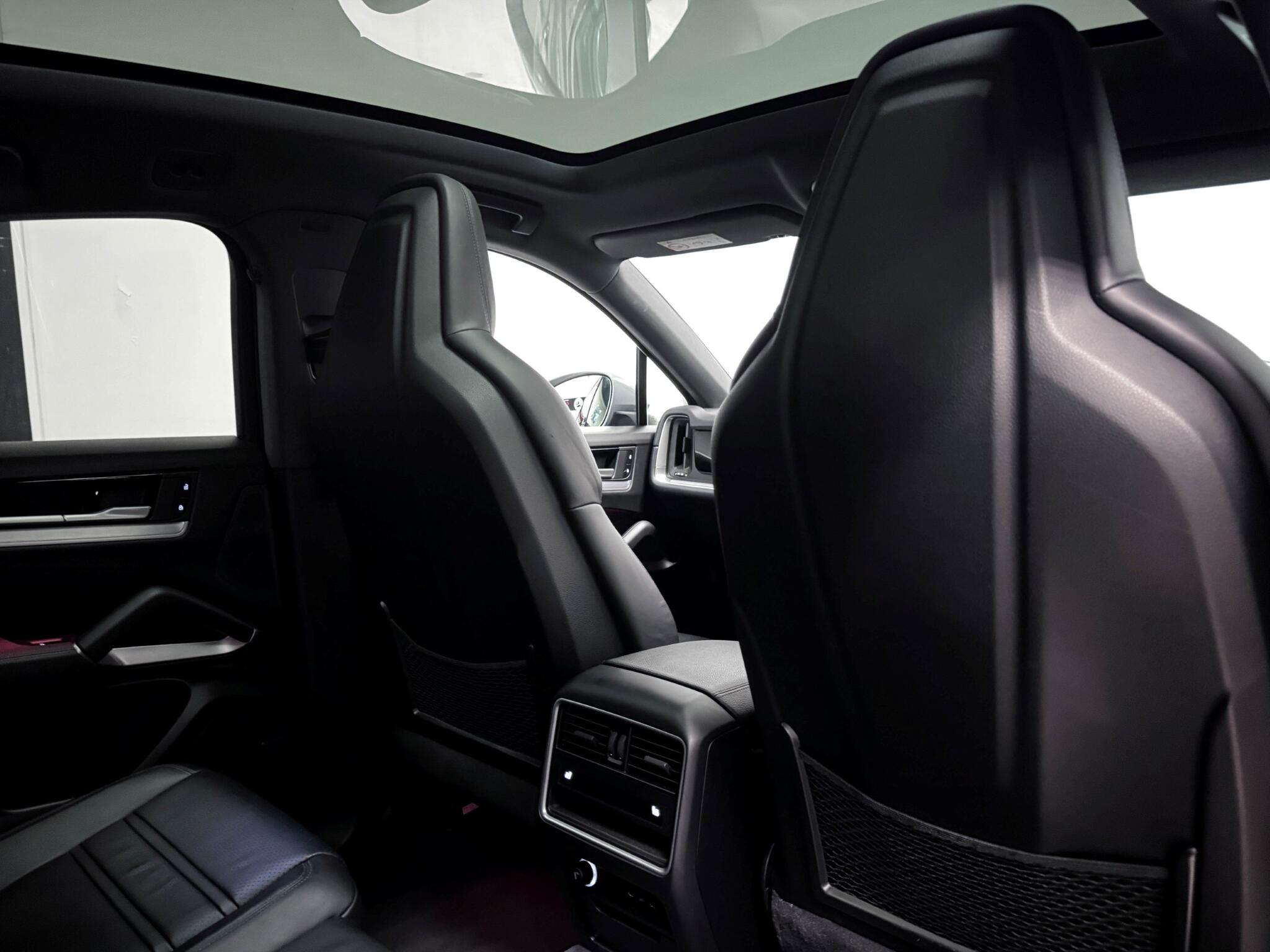 Porsche Cayenne view 17