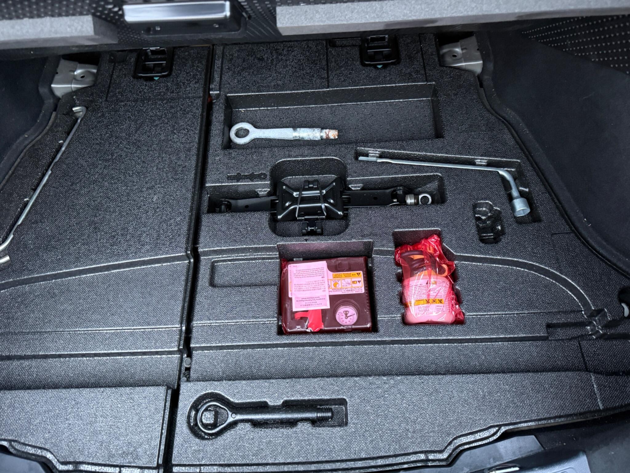Toyota Prius - Image 23