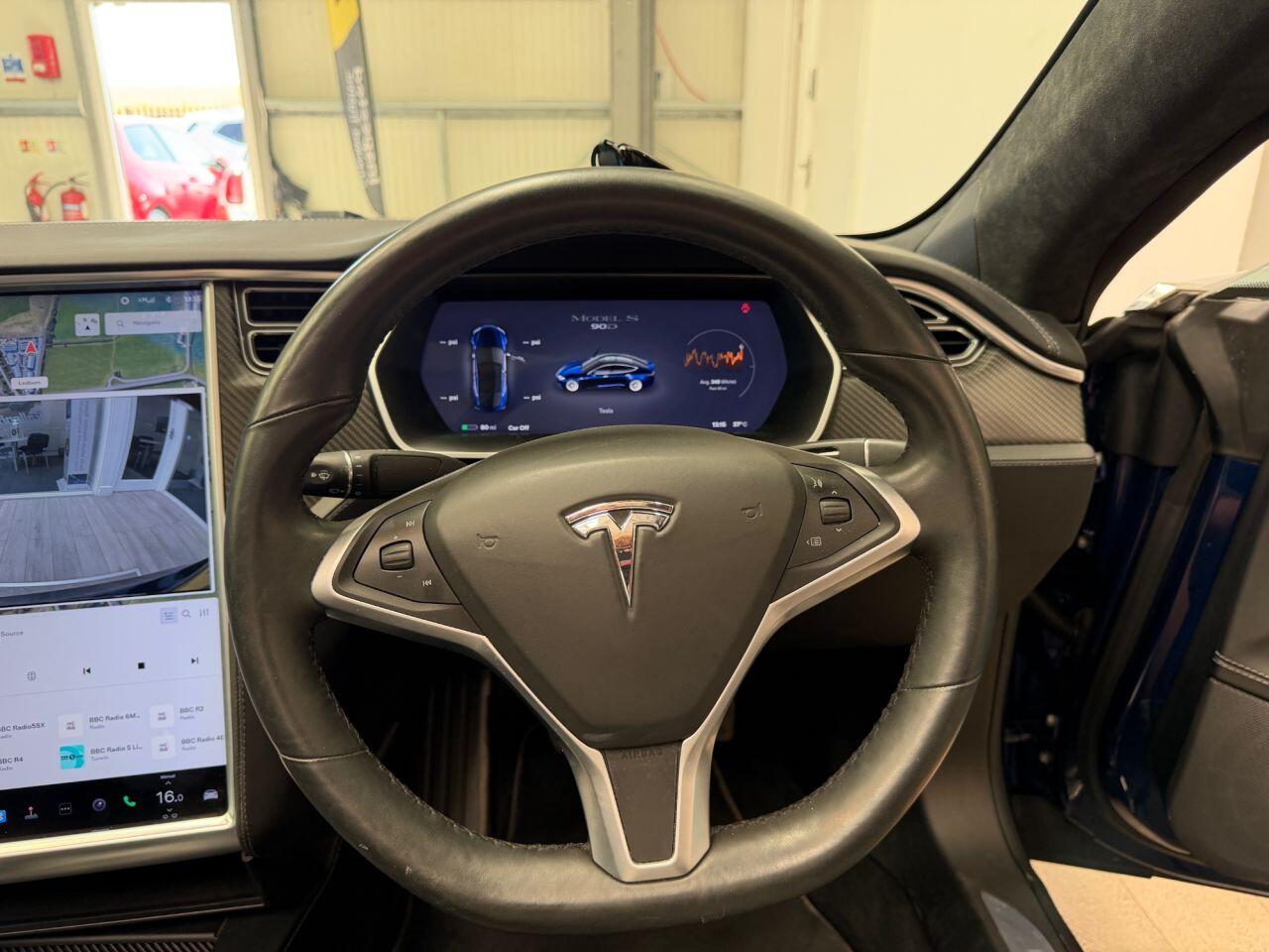 Tesla Model S view 39