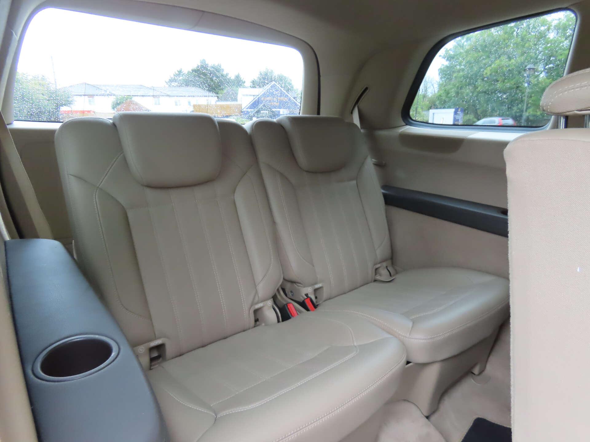 Mercedes-Benz GL view 10