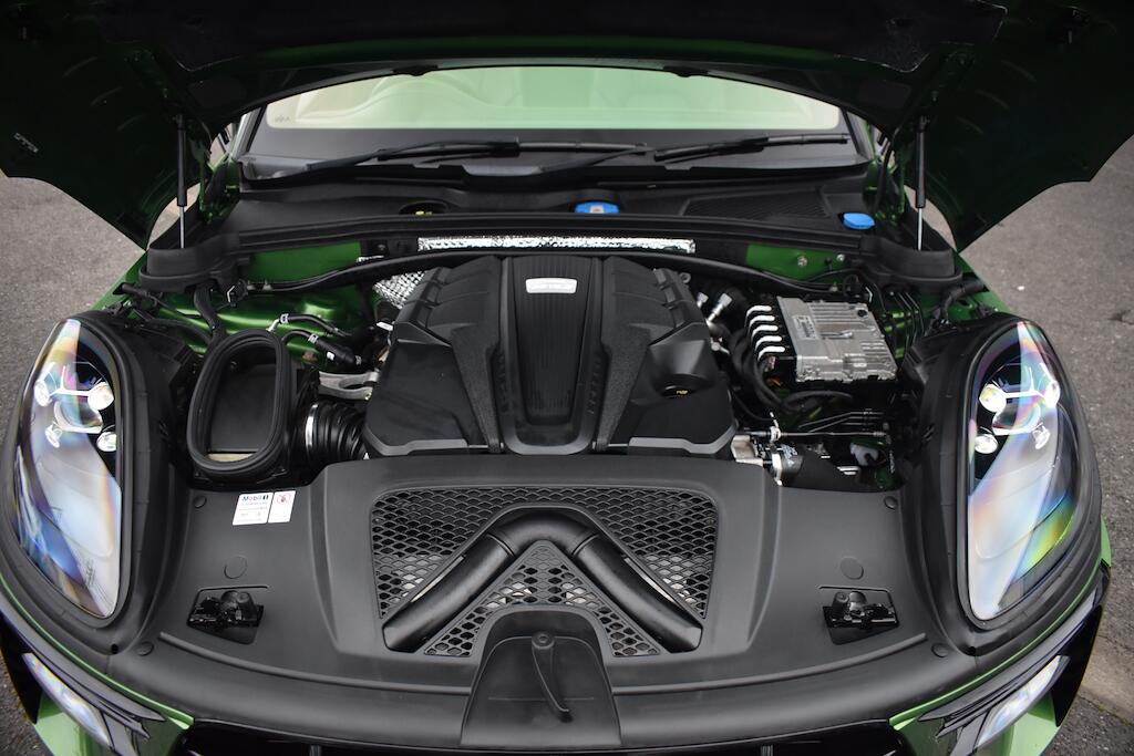 Porsche Macan view 95