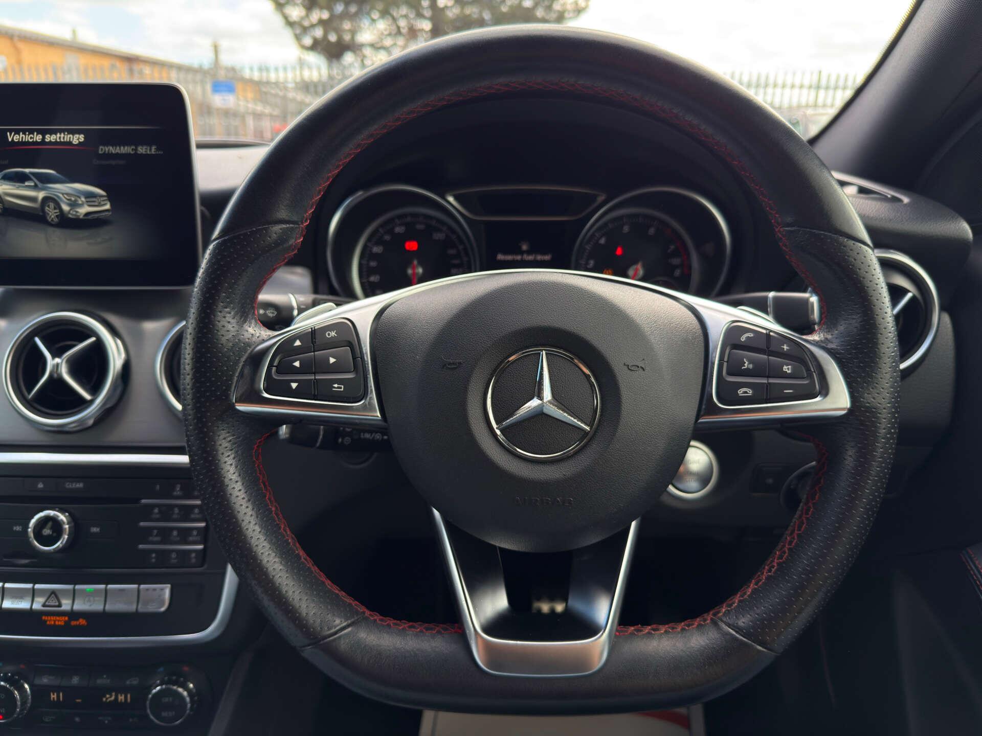 Mercedes-Benz Gla view 54