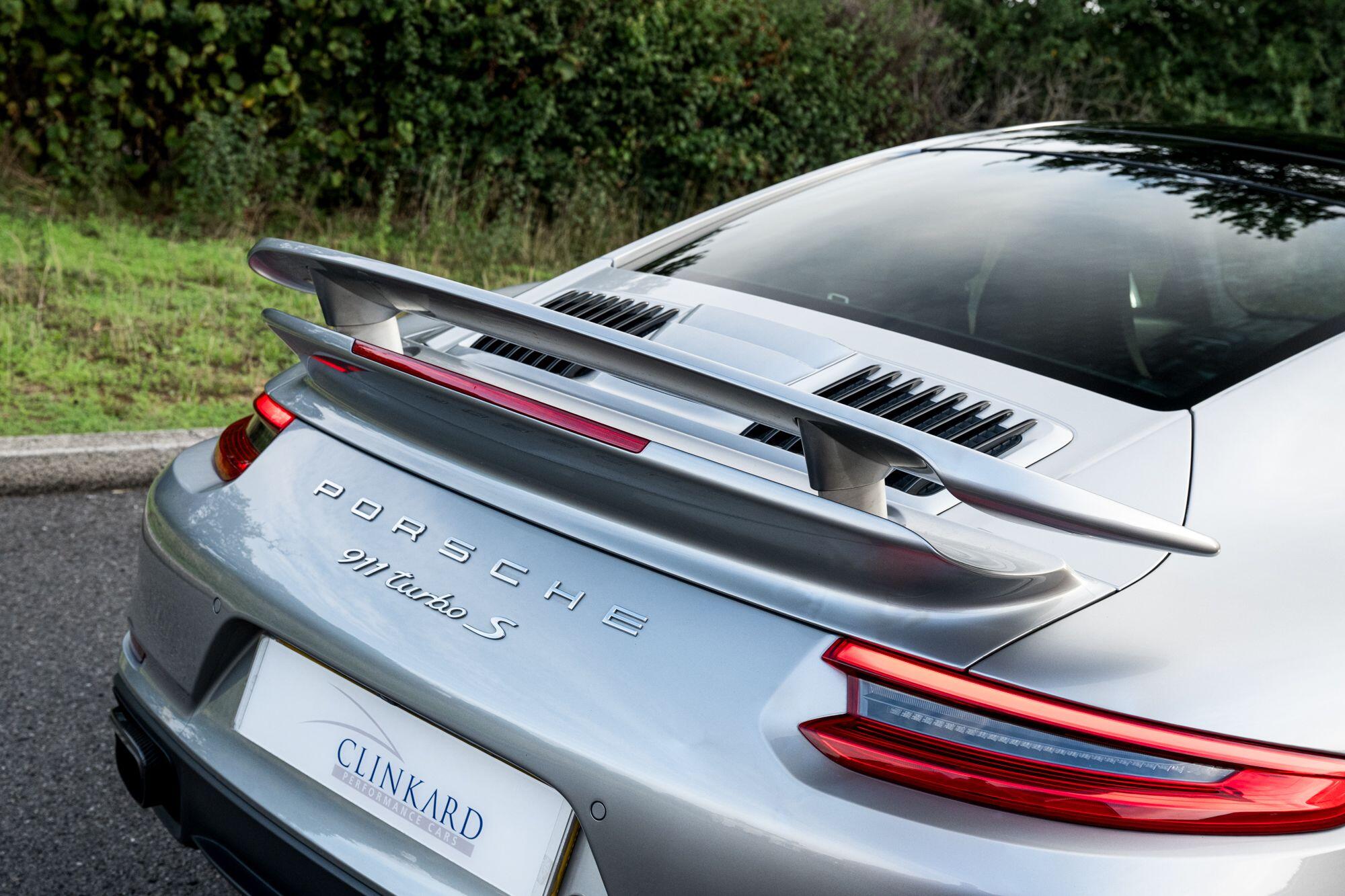 Porsche 911 view 36