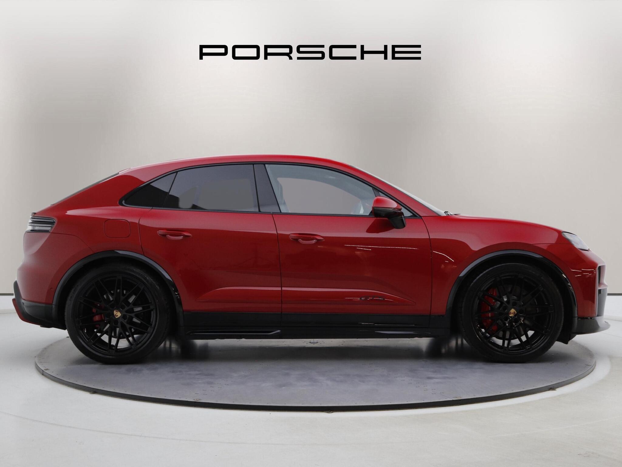 Porsche Macan view 3