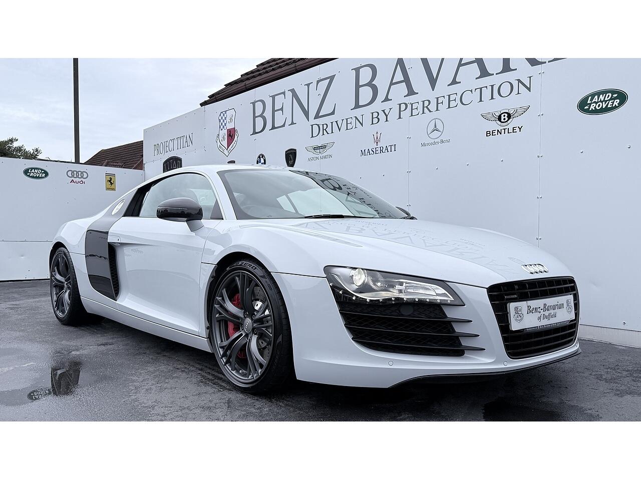 Audi R8 view 4