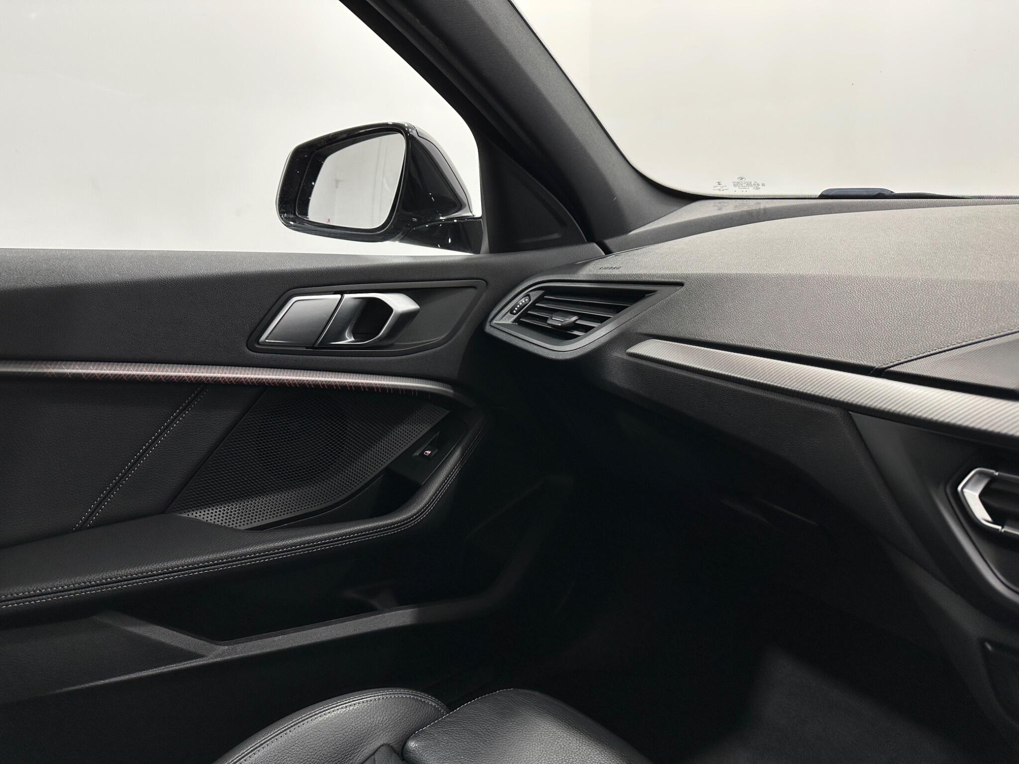 BMW 1 Series view 29