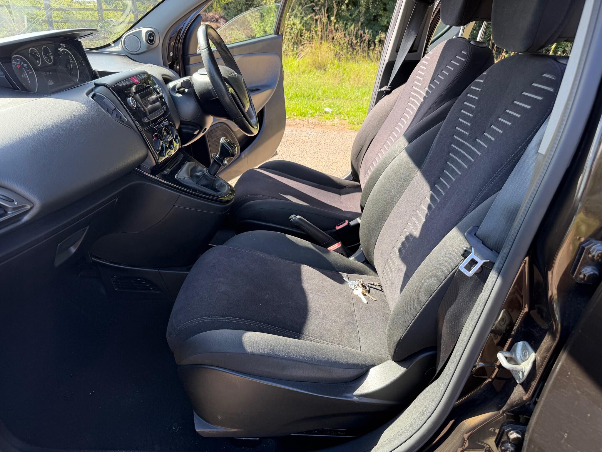 Chrysler Ypsilon view 20