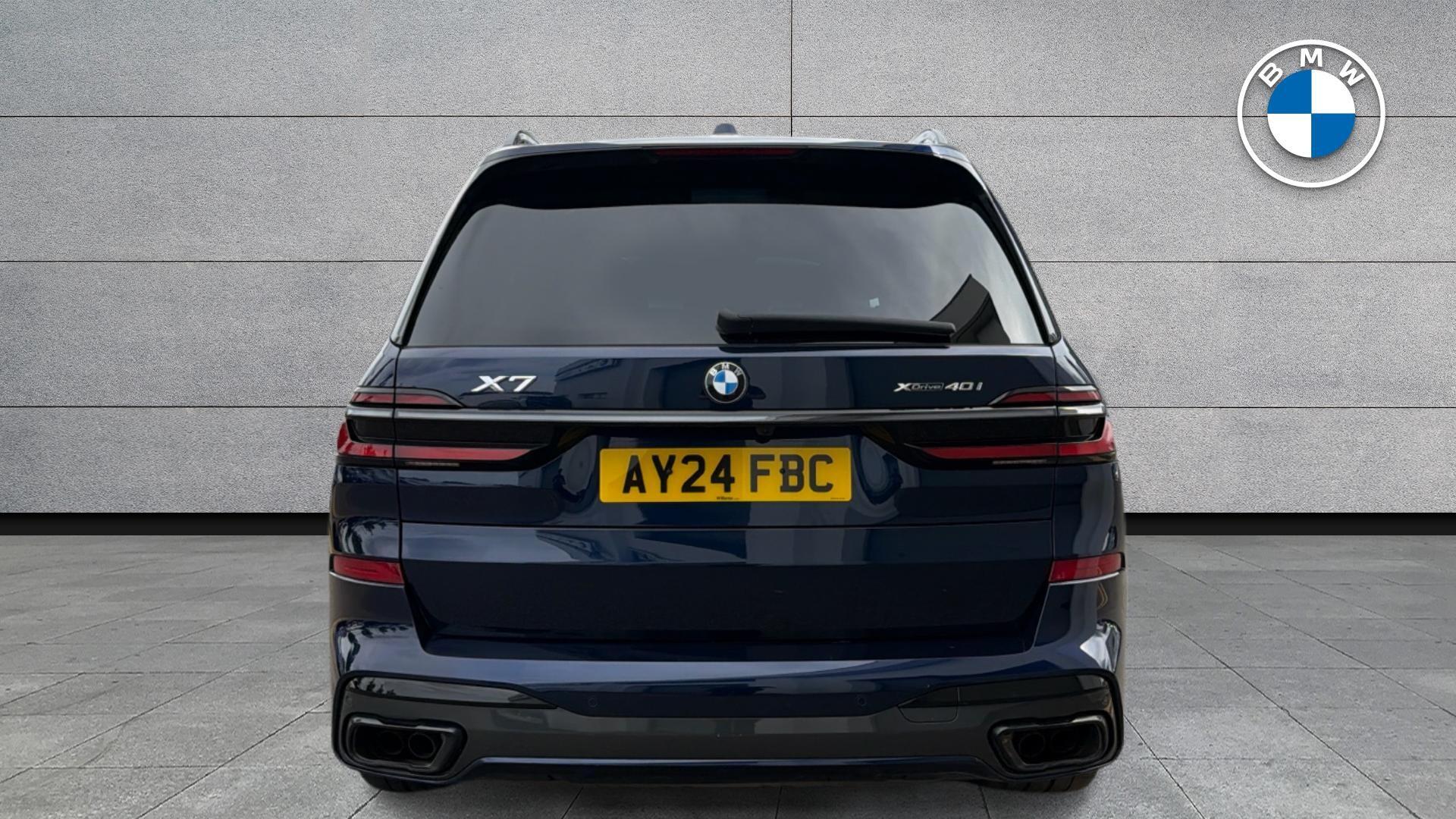 BMW X7 view 15
