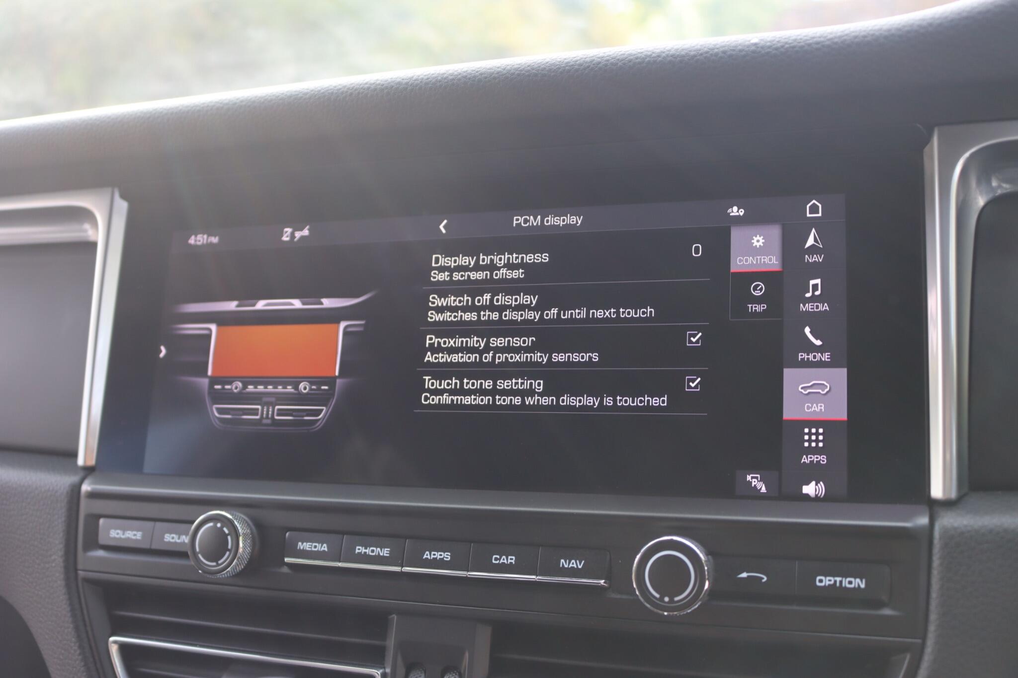 Porsche Macan view 45