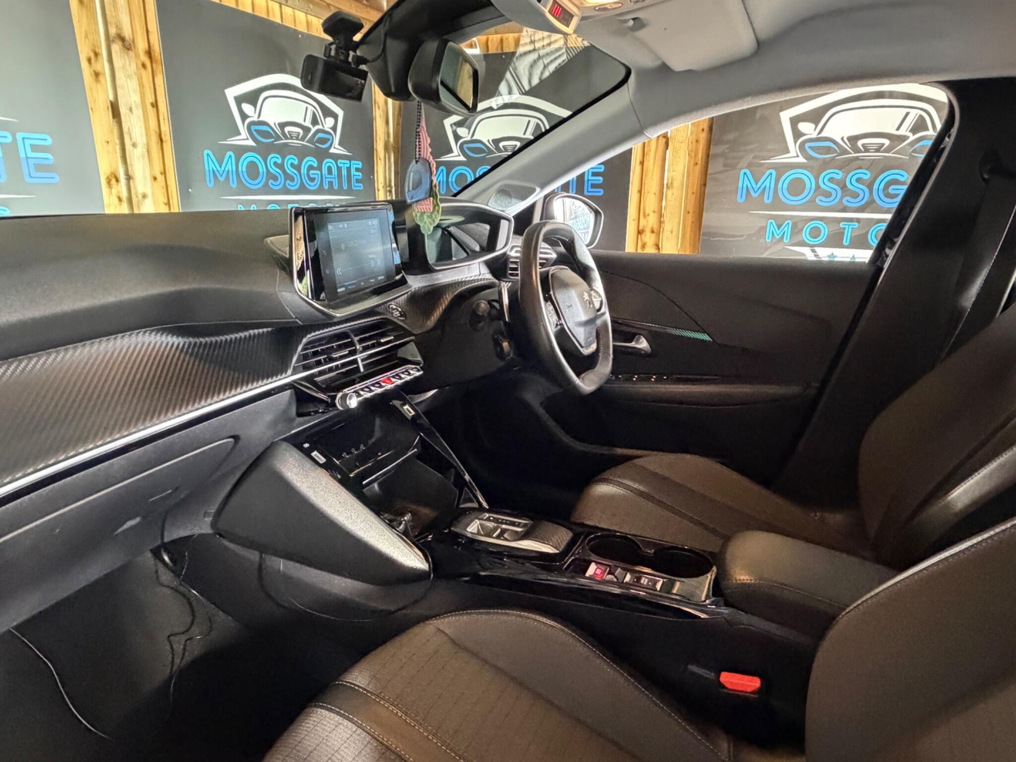 Peugeot 208 view 39