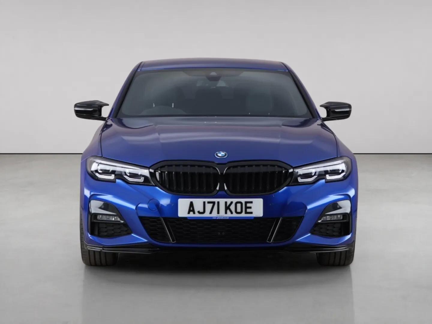 BMW 3 Series view 5