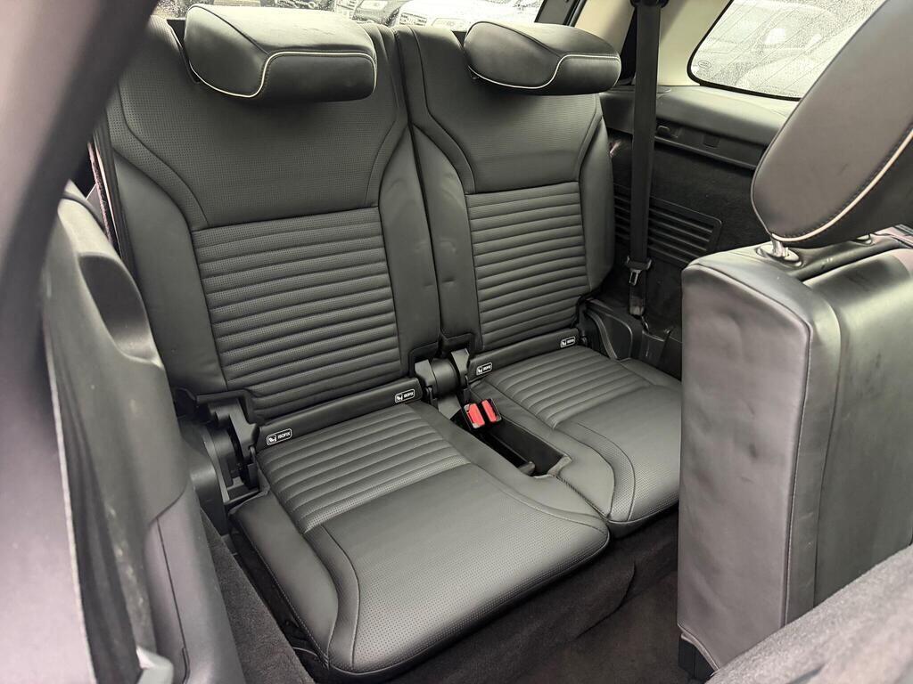 Land Rover Discovery view 24