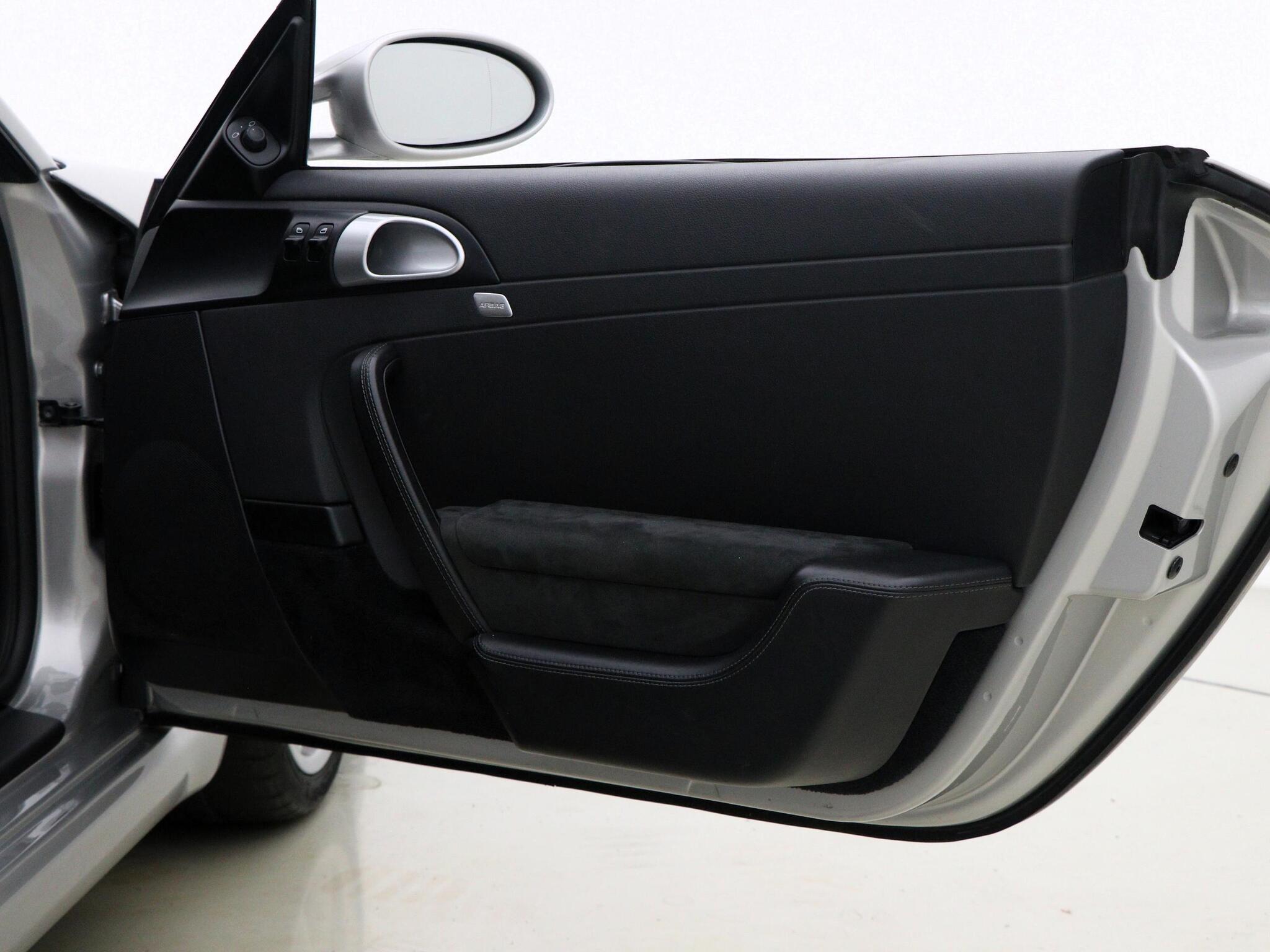 Porsche 911 view 33