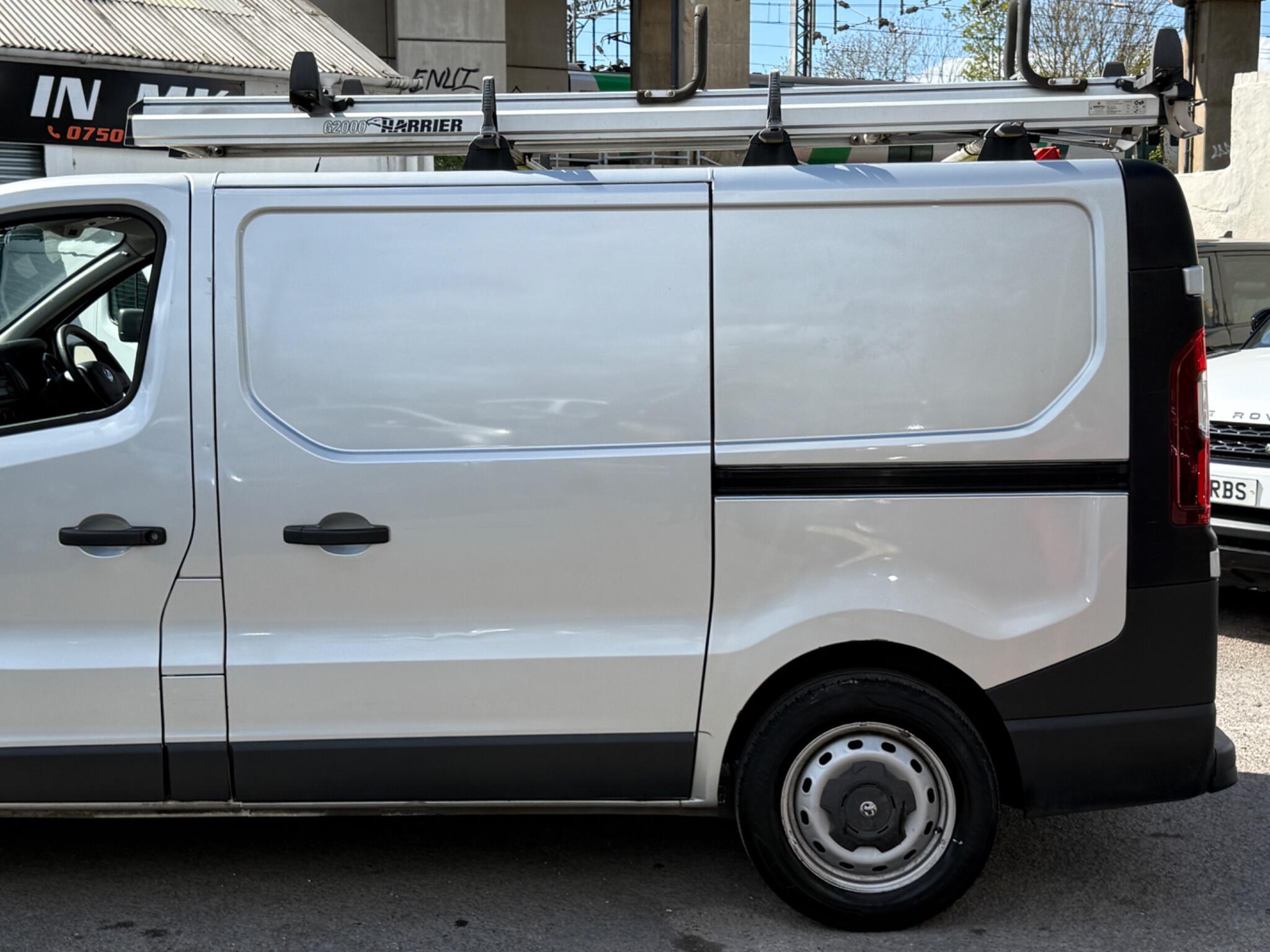 Vauxhall Vivaro - Image 13
