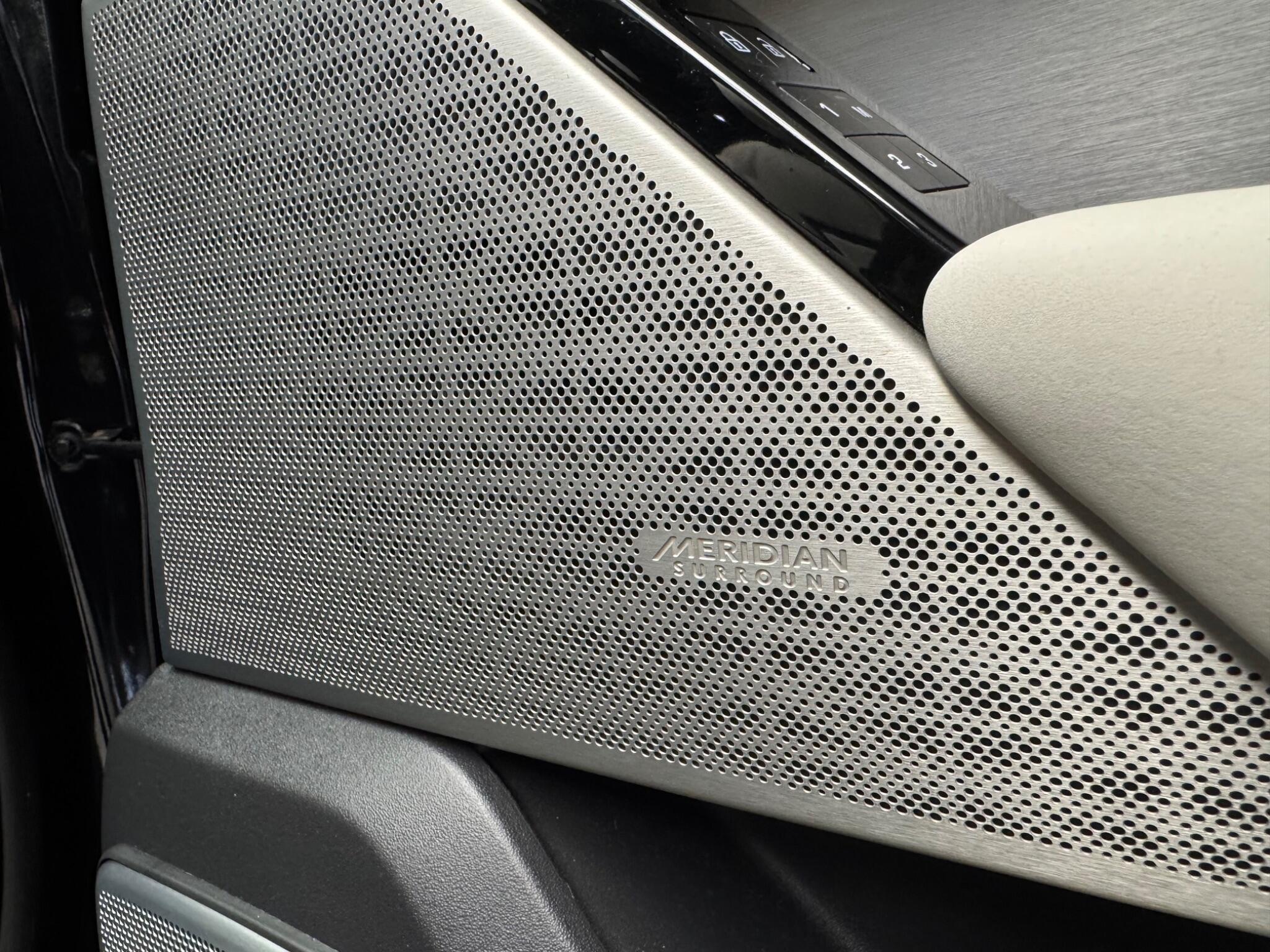 Land Rover Range Rover Velar view 34