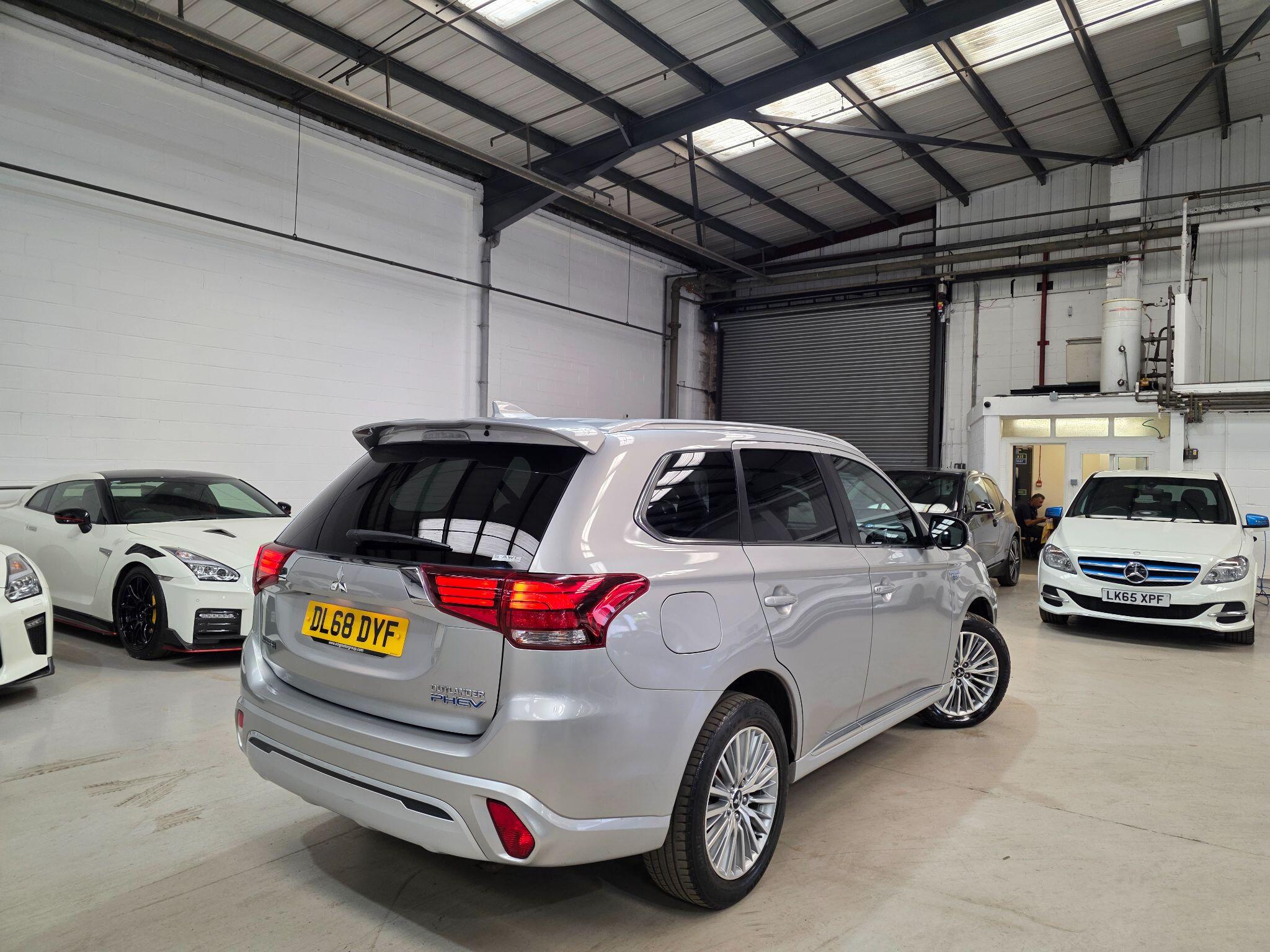 Mitsubishi Outlander view 26