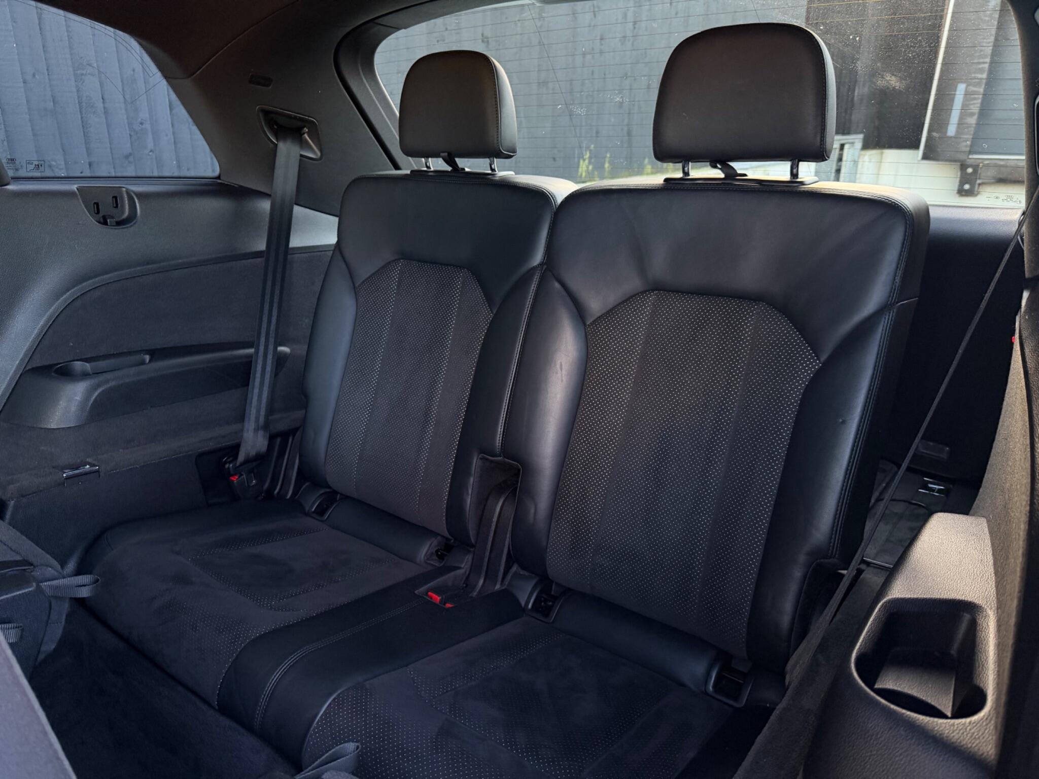 Audi Q7 view 18