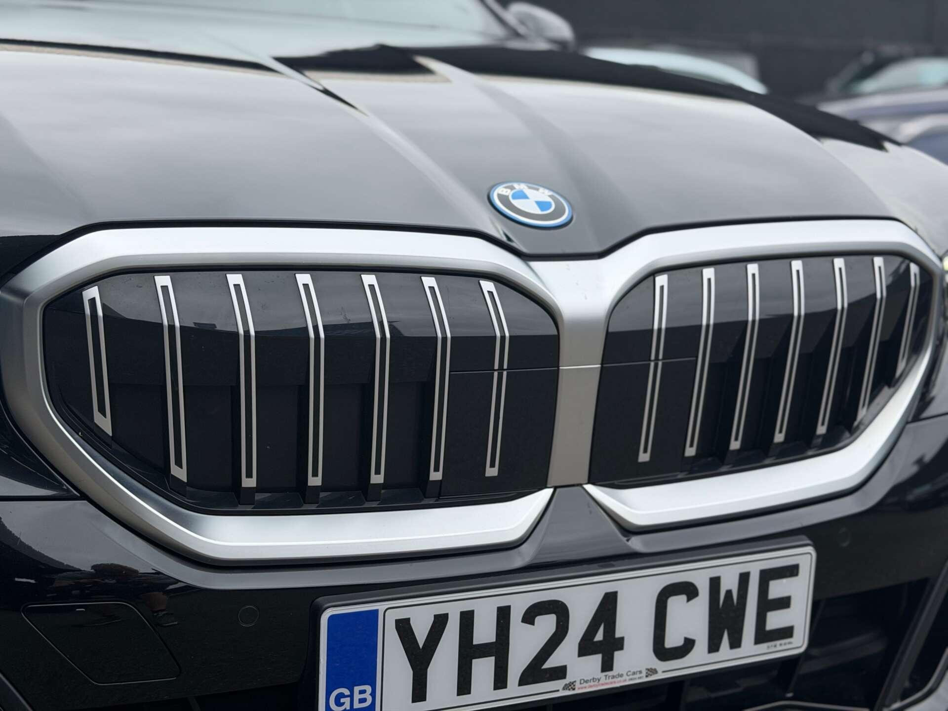 BMW 5 Series view 25