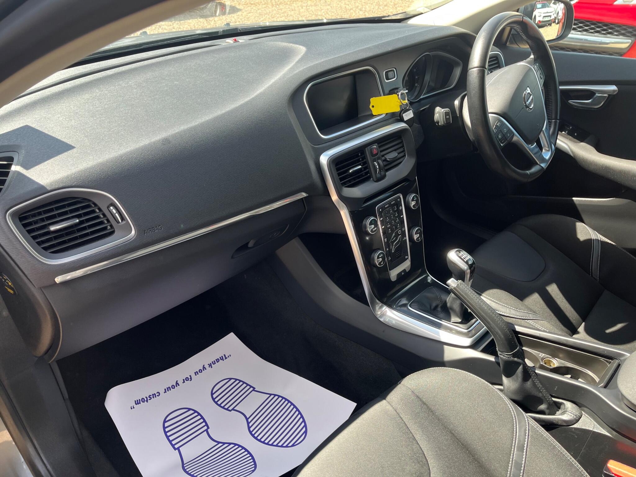 Volvo V40 view 11