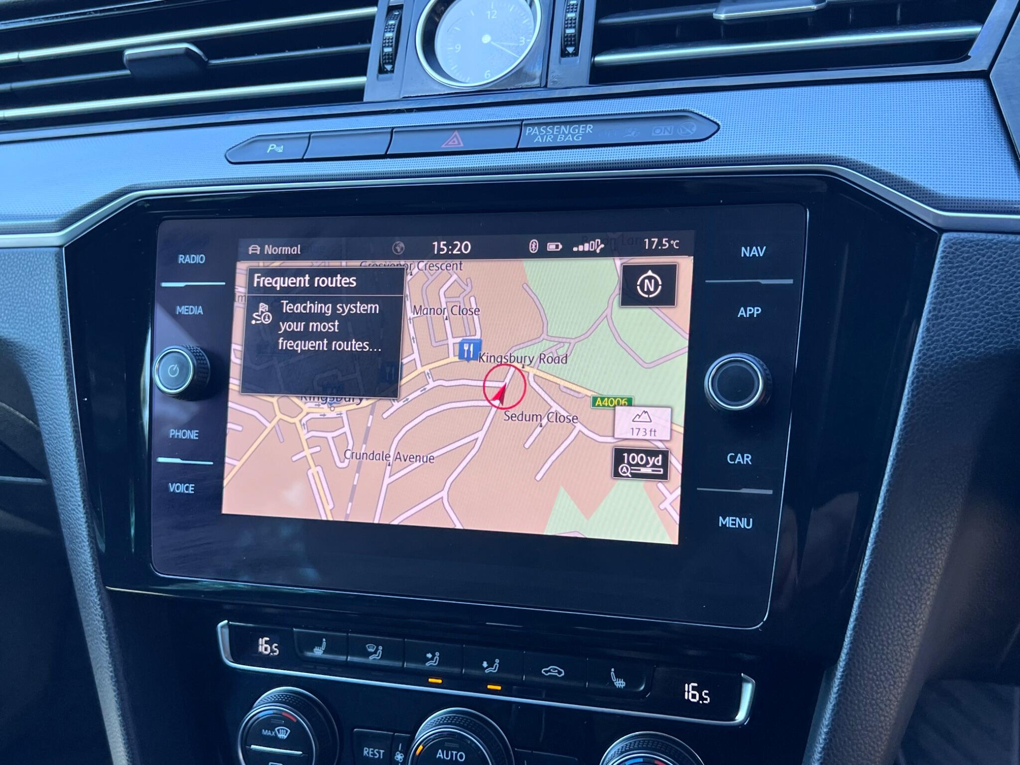 Volkswagen Passat view 24