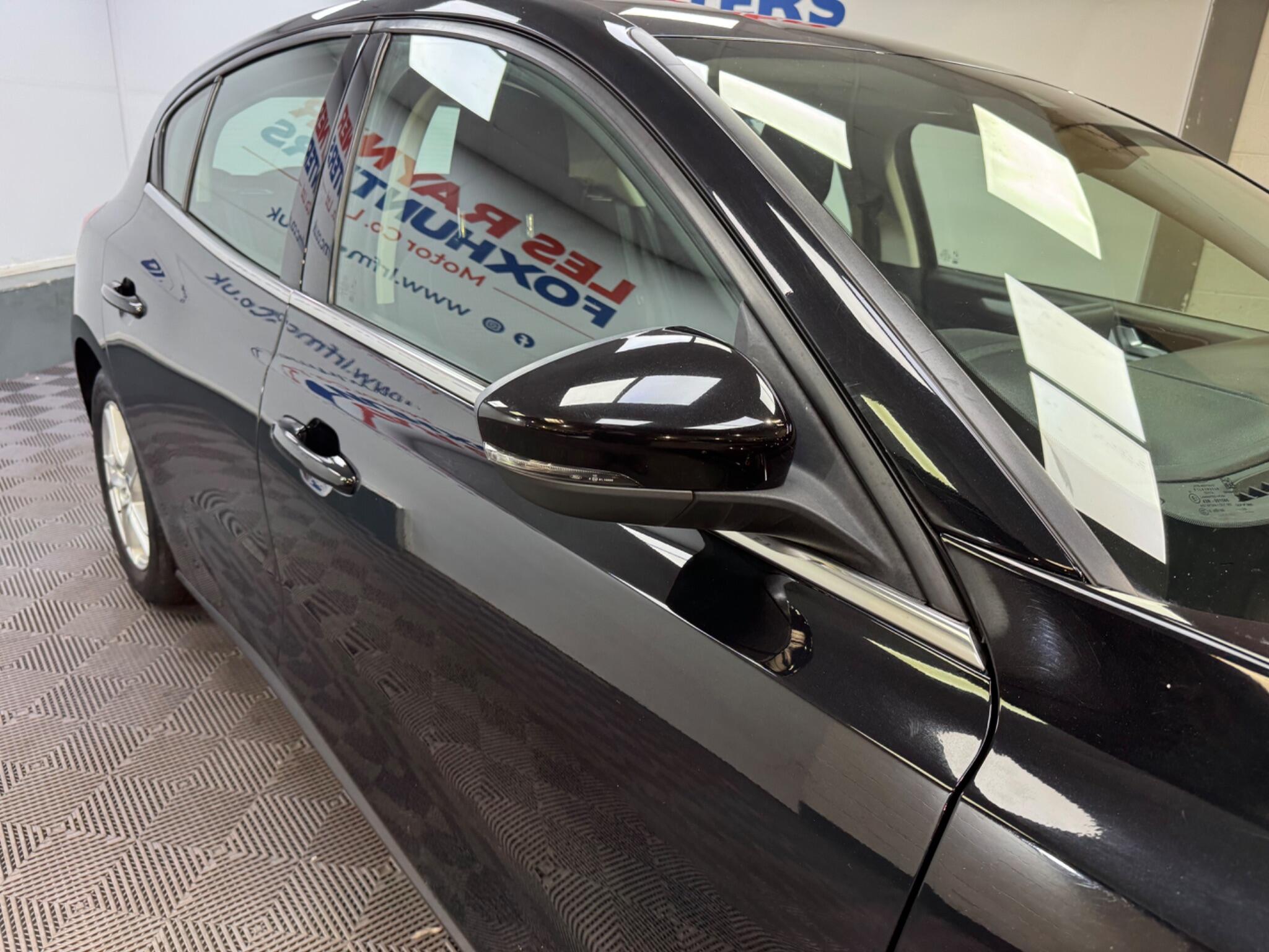 Ford Focus view 15