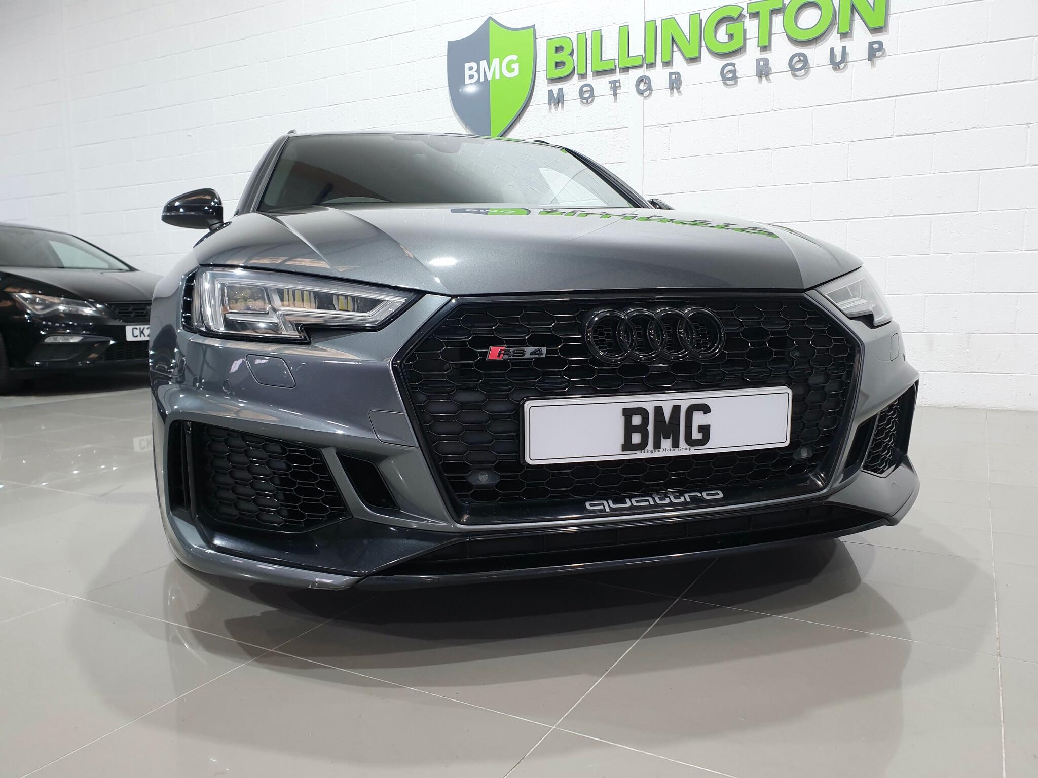 Audi RS4 view 12