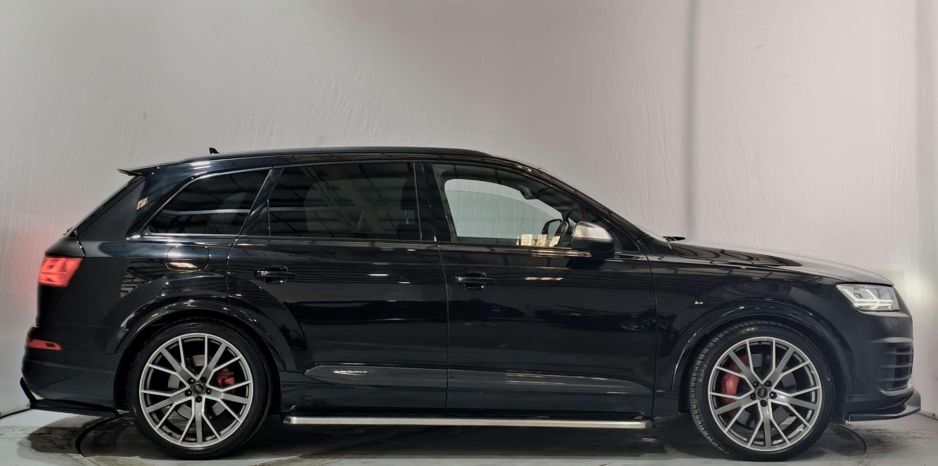 Audi SQ7 view 16