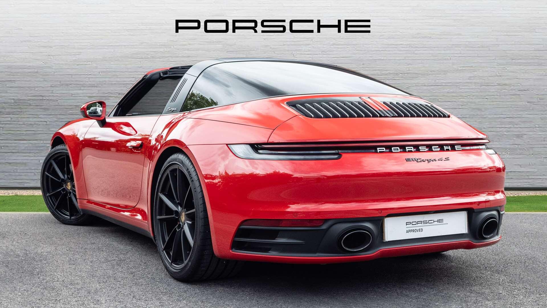 Porsche 911 view 4
